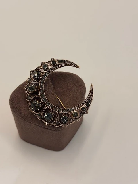 ANT-2025160 HİLAL YEŞİL TAŞLI BROŞ