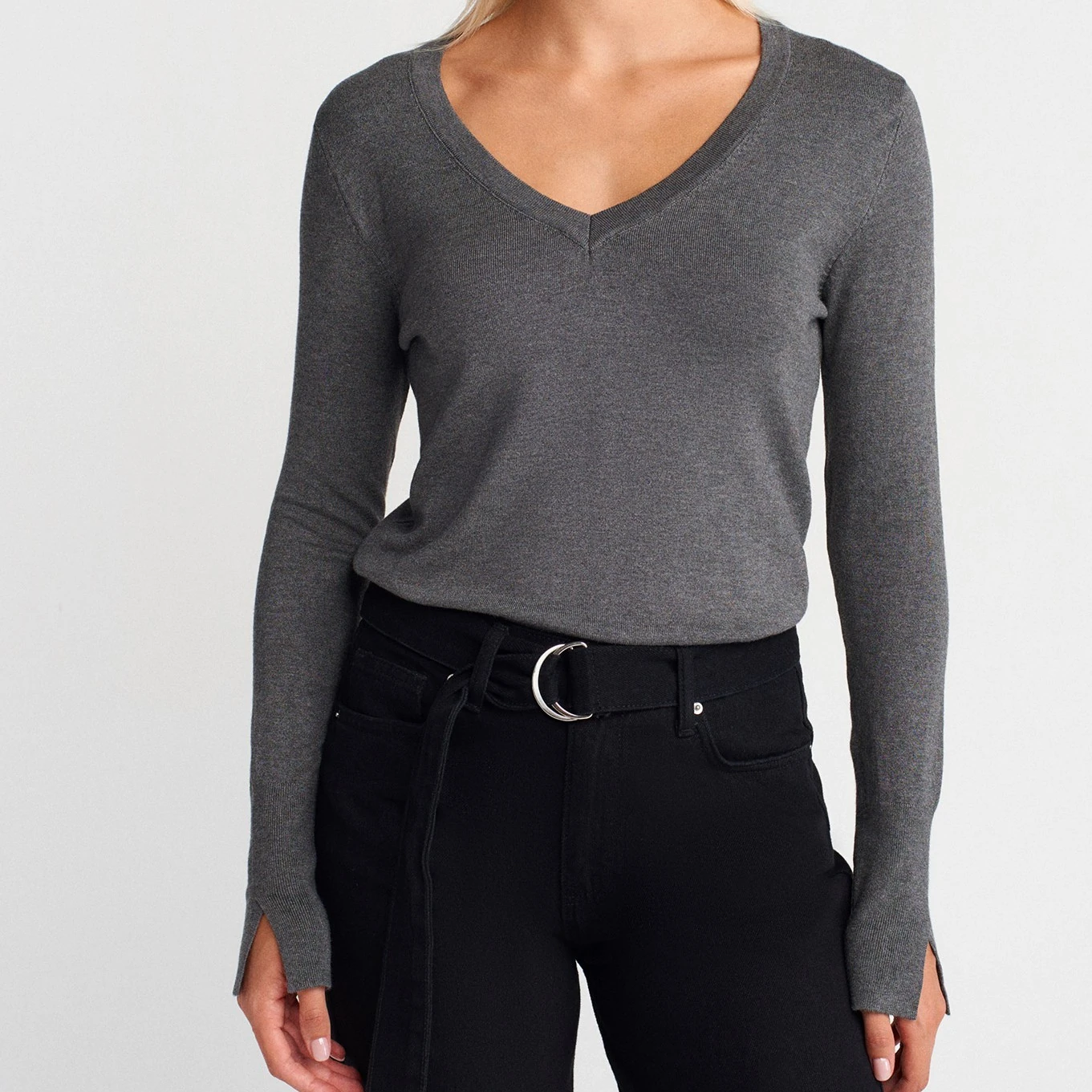 DL-202510427 V YAKA TRİKO KAZAK KOYU FÜME