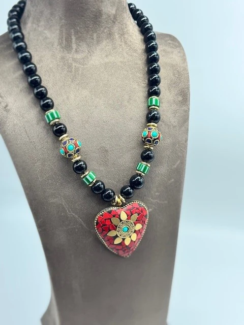 DS-2025750 UÇ KISIM KALPLİ DOĞAL TAŞ KOLYE