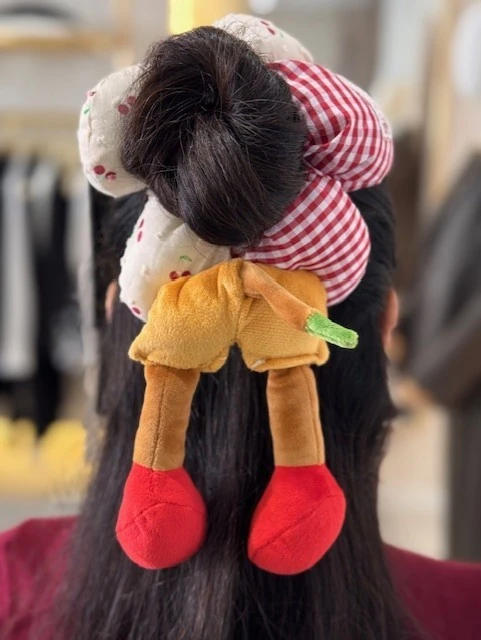 ŞT-2025125 KIRMIZI PÖTİKARELİ DETAYLI LASTİKLİ TOKA