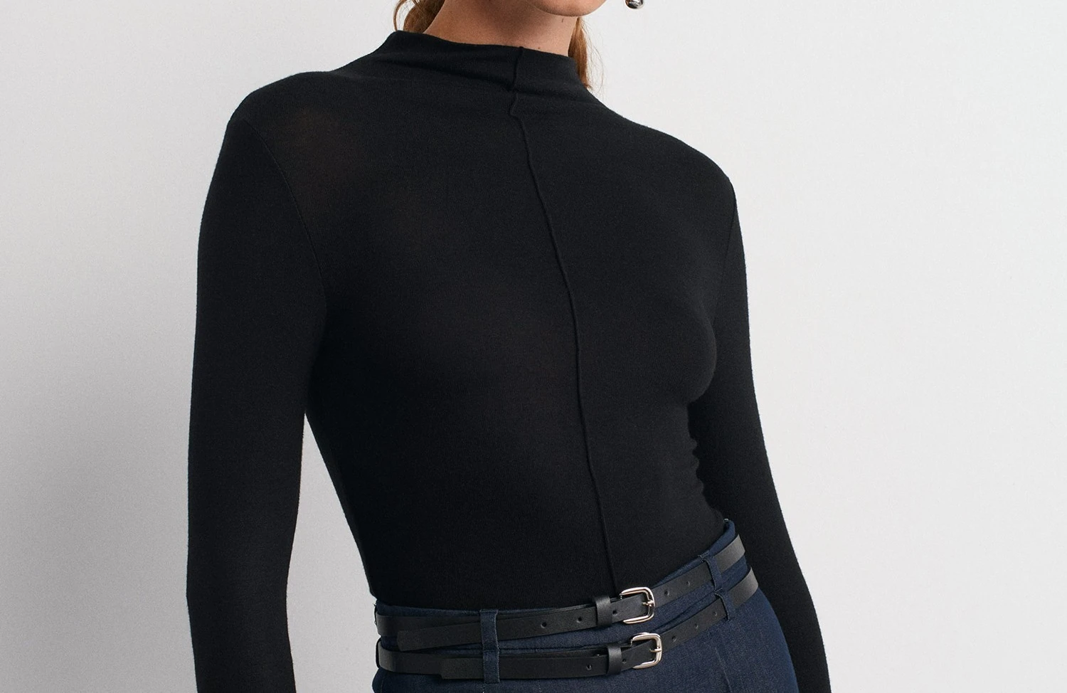 DL-202531391 DİK YAKA UZUN KOLLU TOP SİYAH