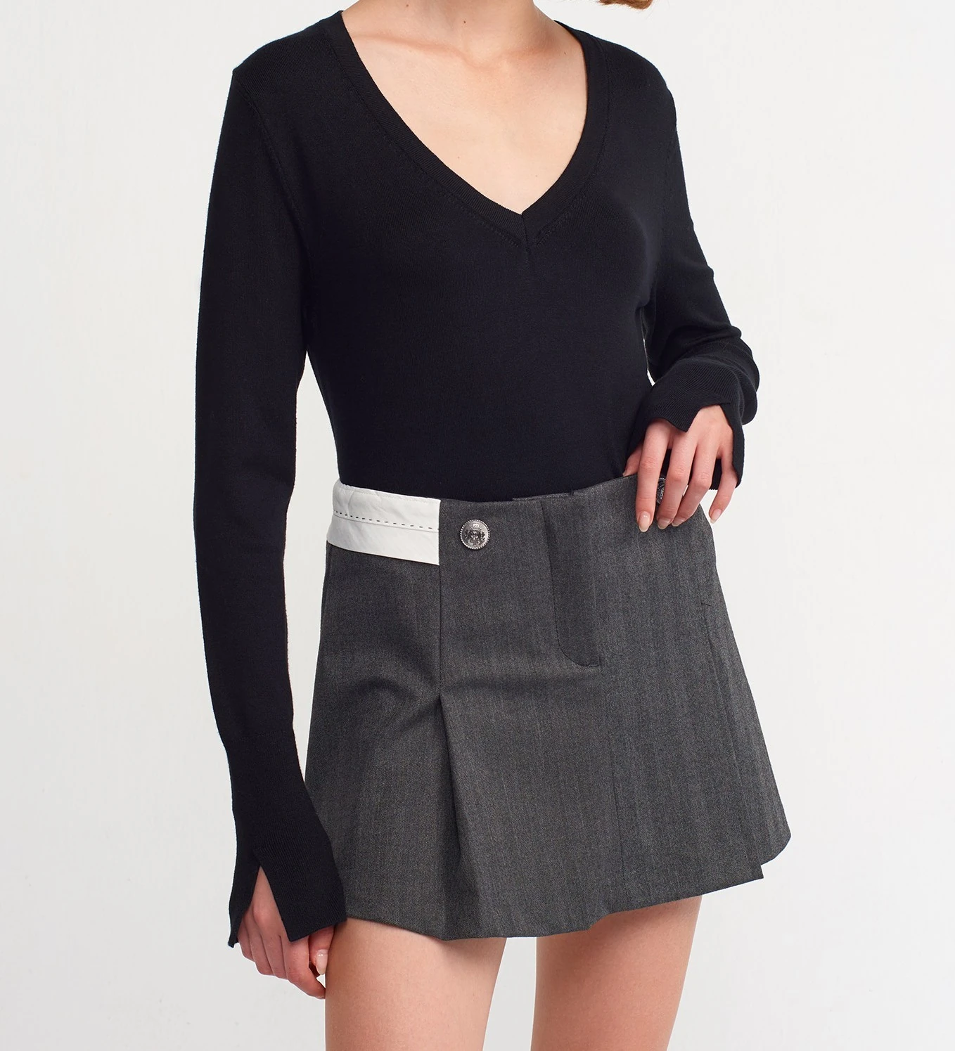 DL-202510427 V YAKA TRİKO KAZAK SİYAH