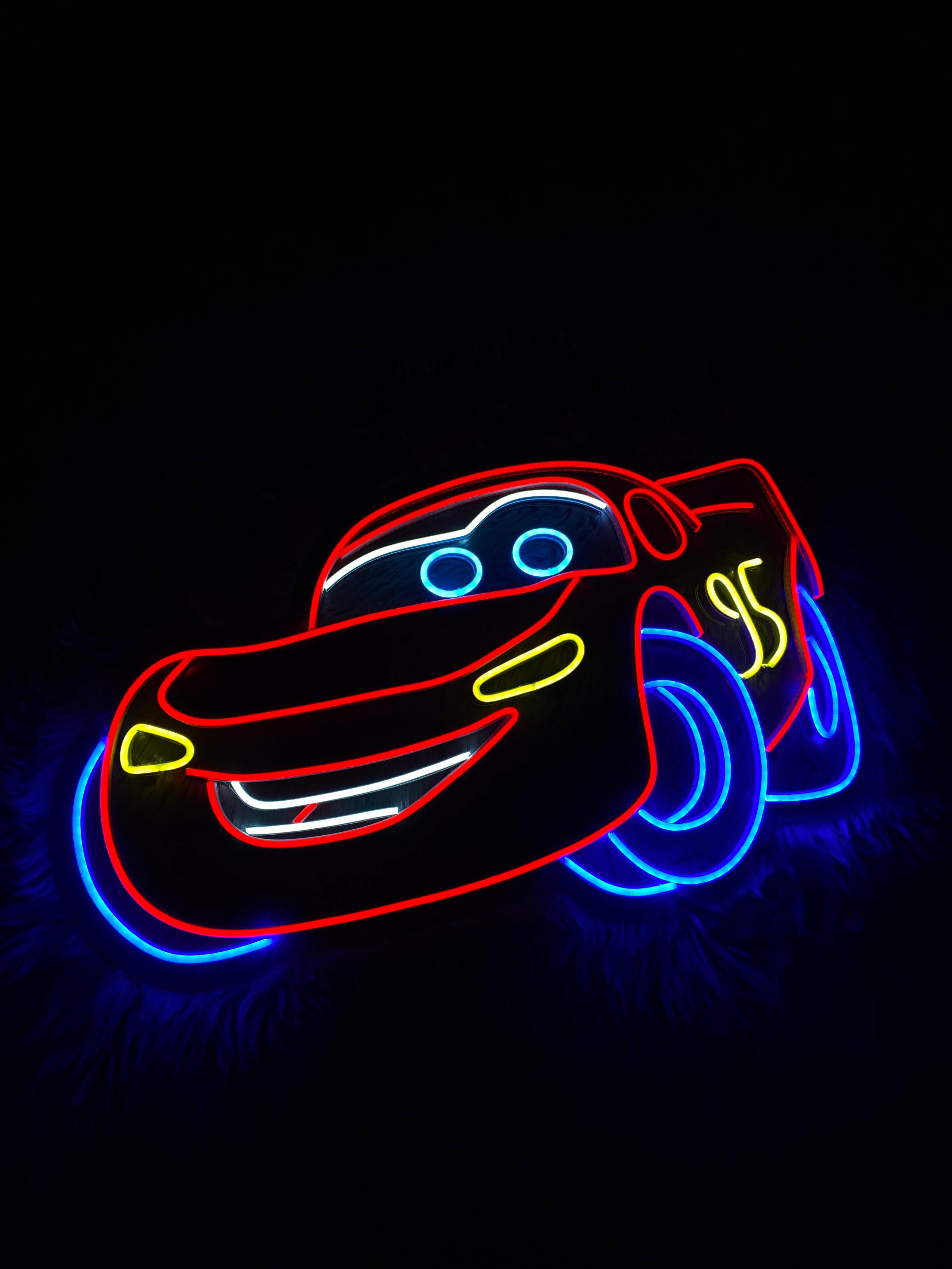 Arabalar Şimşek McQueen Neon Tabela Dekoratif Aydınlatma