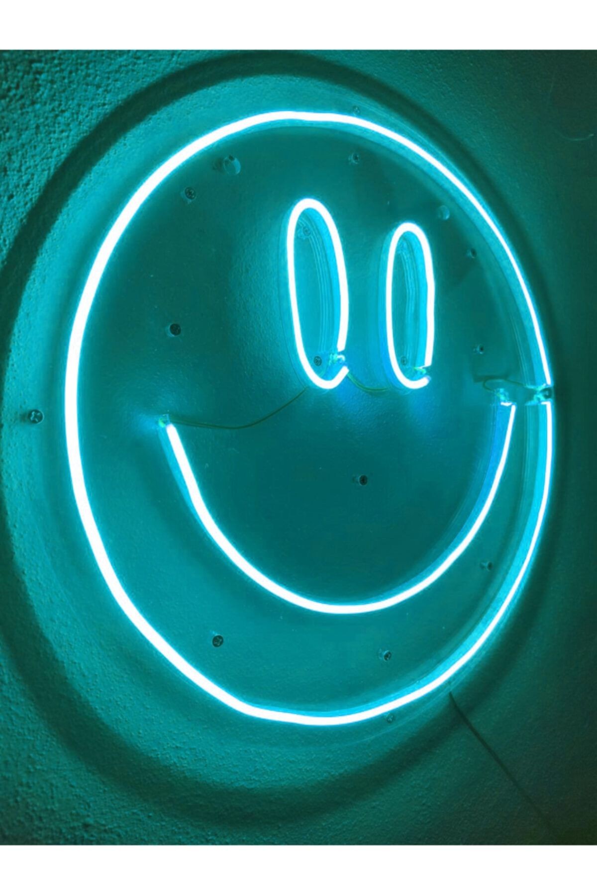 Gülenyüz Neon Emoji Smile Neon Led Dekoratif Duvar Aydınlatması Neon Duvar Yazısı 50x50 Cm