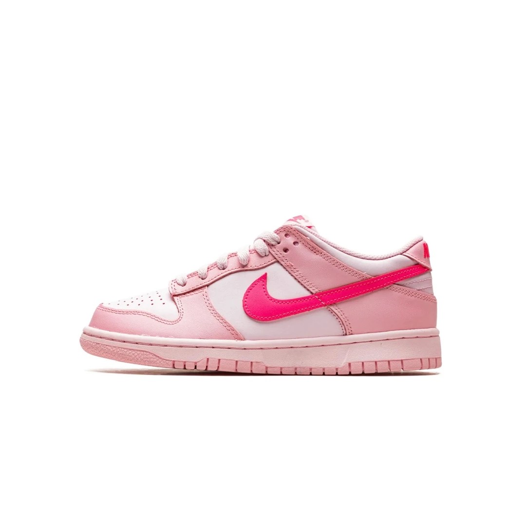 Nike Dunk Triple Pink