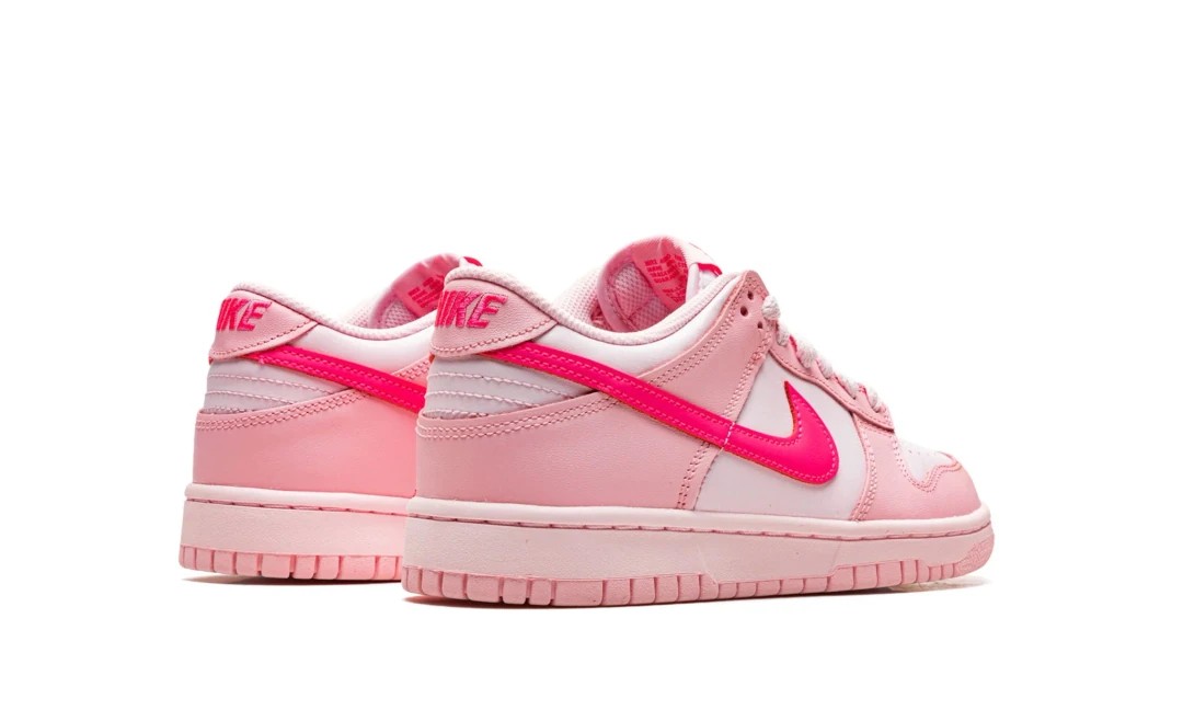Nike Dunk Triple Pink