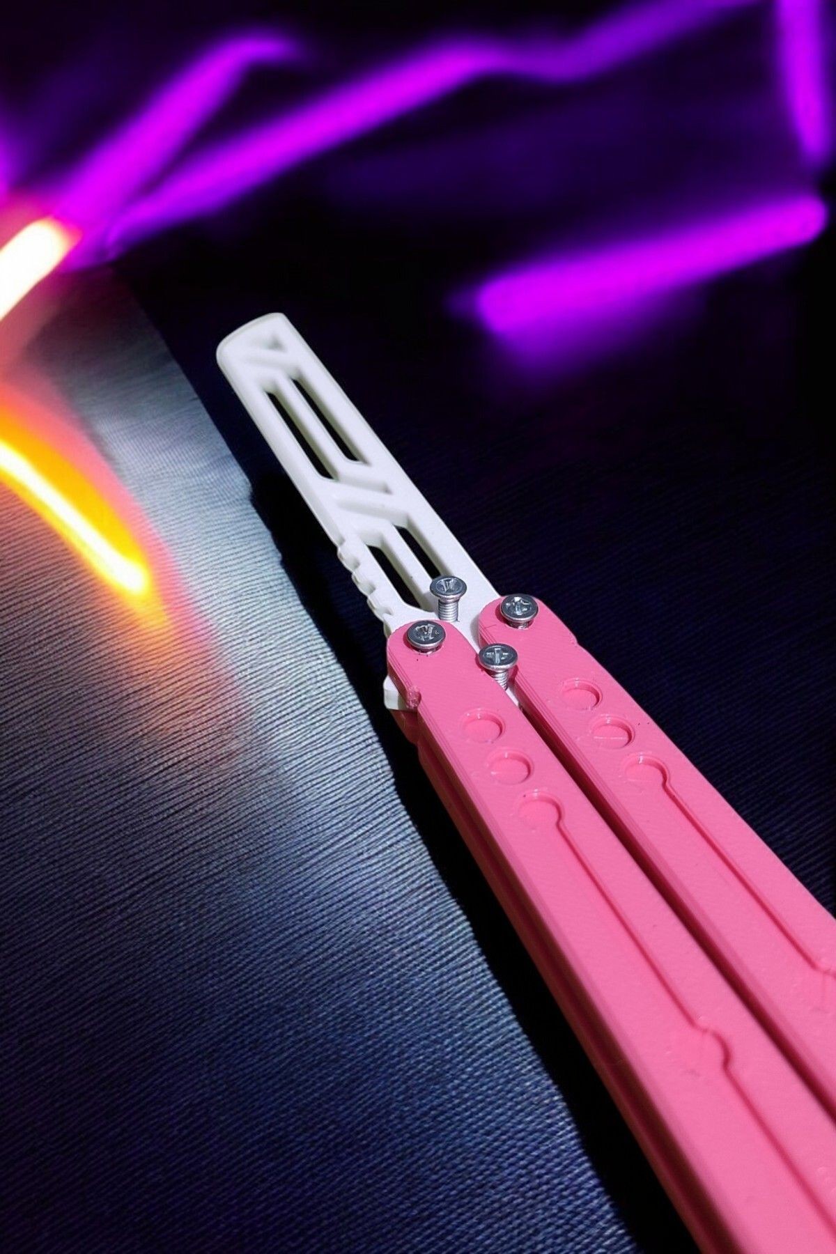 Kelebek Antrenman Alıştırma Bıçağı – Plastik Butterfly Knife (Pembe ve Beyaz)
