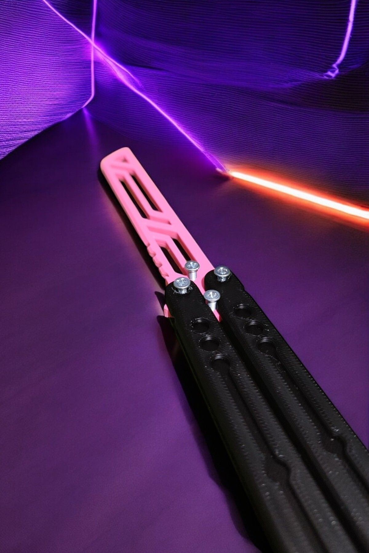 Kelebek Bıçak – Plastik Butterfly Knife (Siyah ve Pembe)