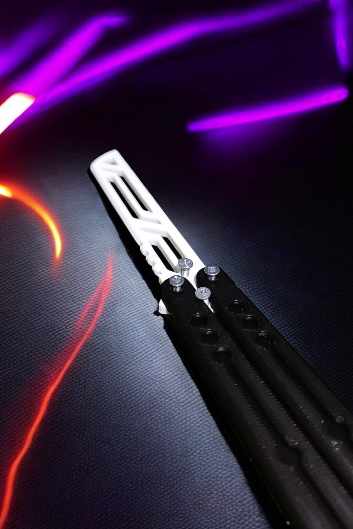 Kelebek Antrenman Alıştırma Bıçağı – Plastik Butterfly Knife (Siyah ve Beyaz)