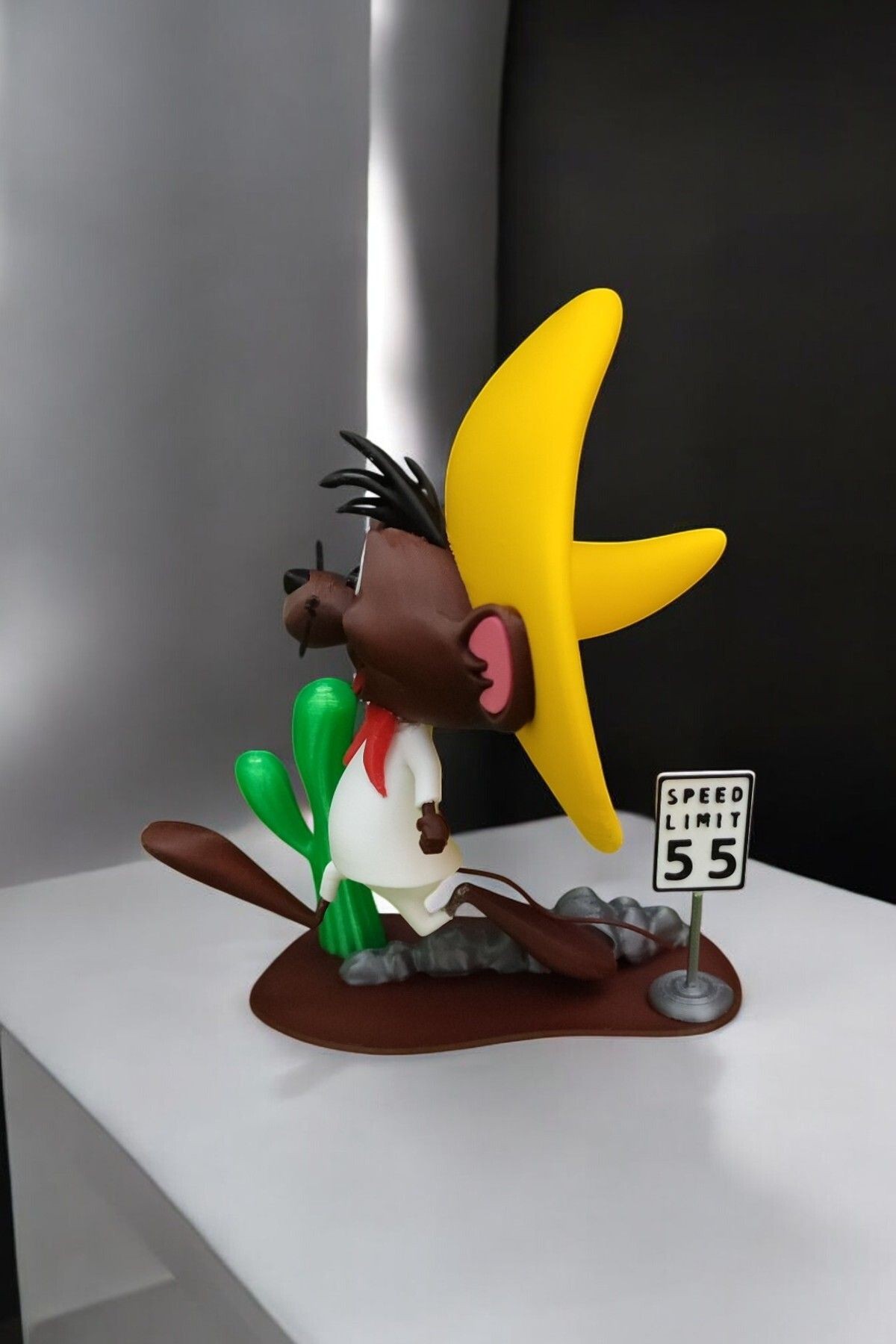 Speedy Gonzales (Hızlı Gonzales) Masaüstü Figür - 15 cm Yükseklik ve Renkli Baskı