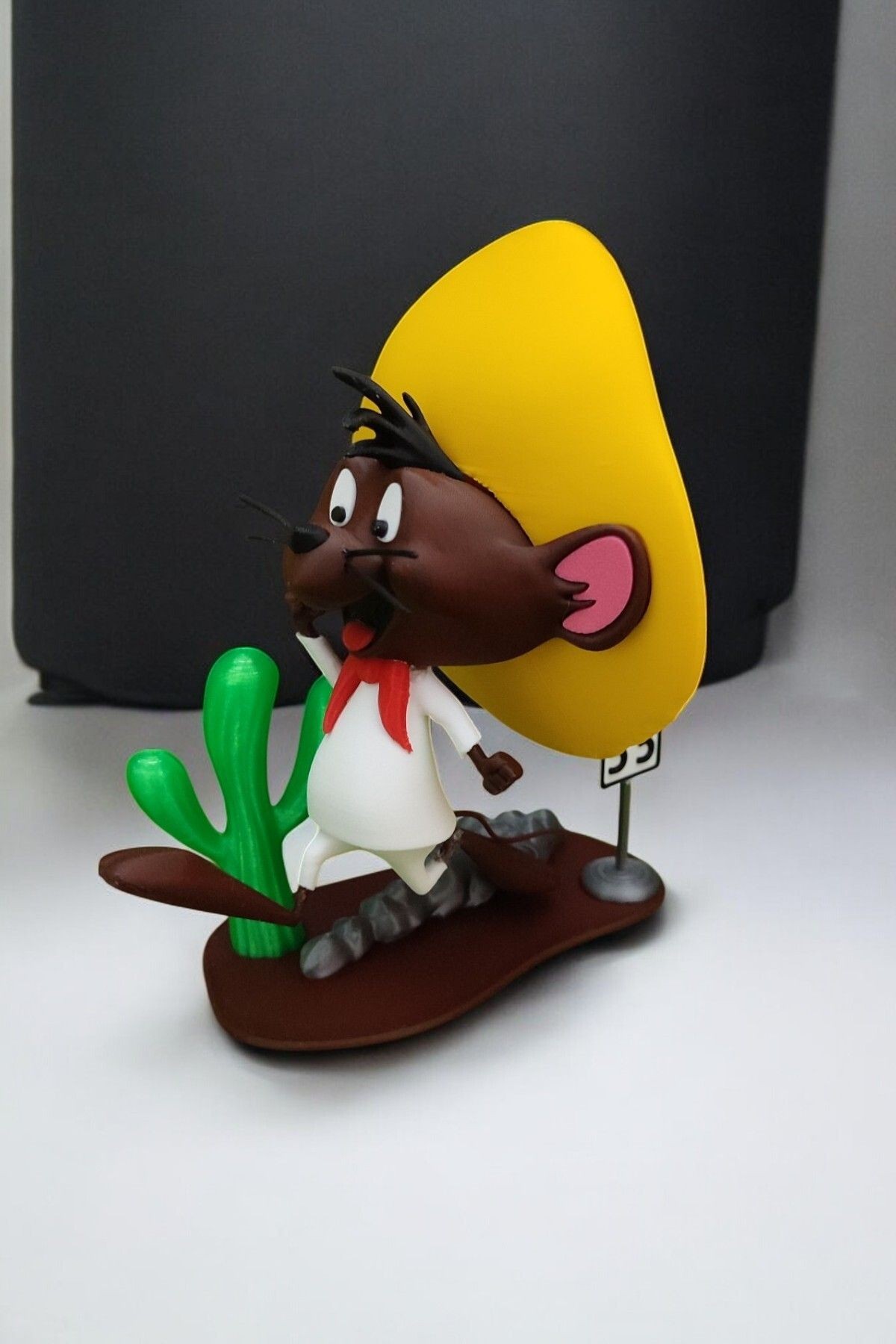 Speedy Gonzales (Hızlı Gonzales) Masaüstü Figür - 15 cm Yükseklik ve Renkli Baskı