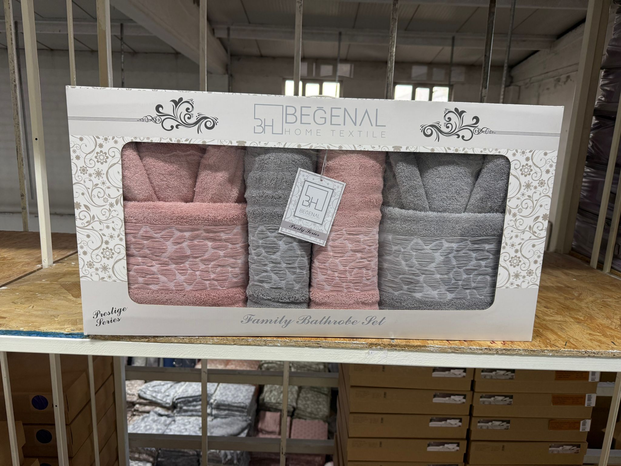 Prestije Jakarlı Taş 6 Parça Aile Bornoz Seti