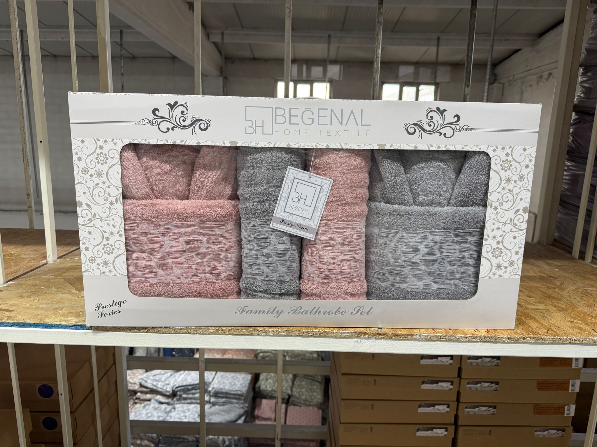 Prestije Jakarlı Taş 6 Parça Aile Bornoz Seti