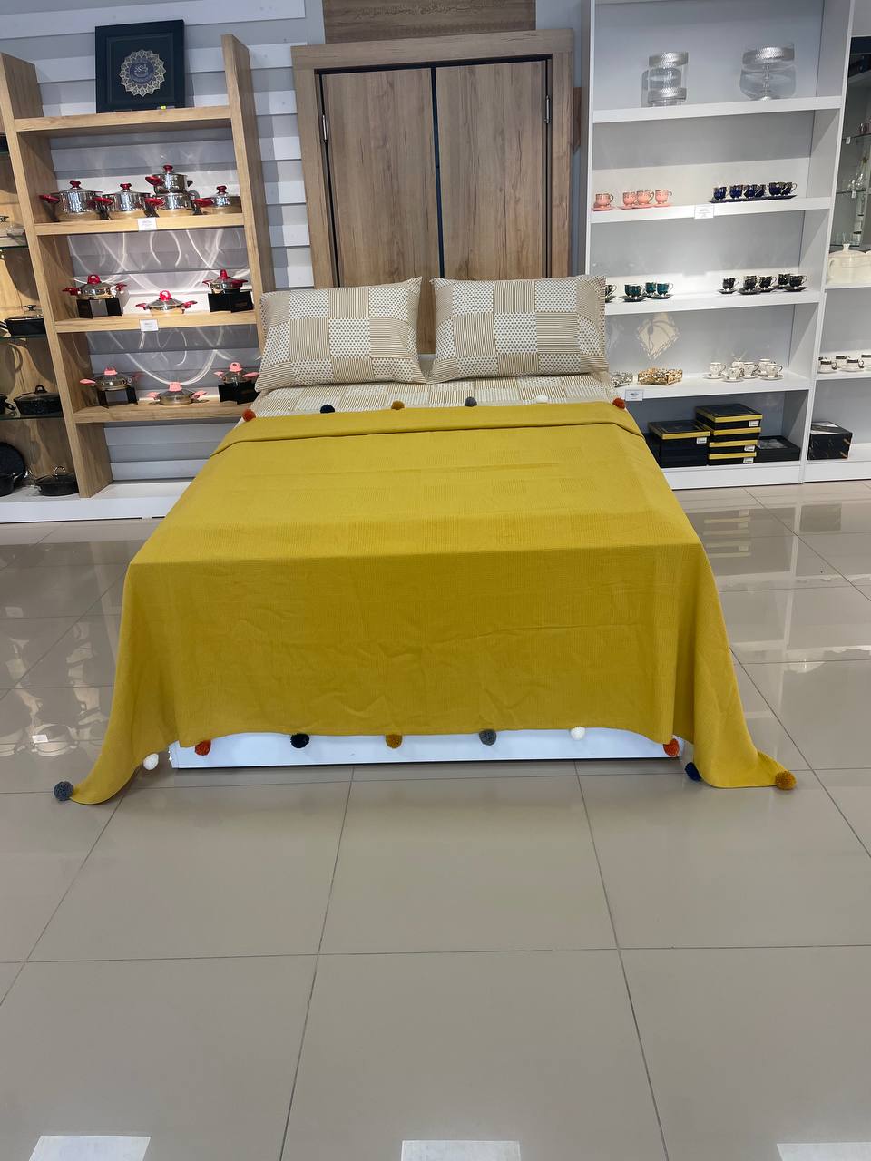 Çift Kişilik Çeyizlik Kutulu Ponponlu Pike Takımı