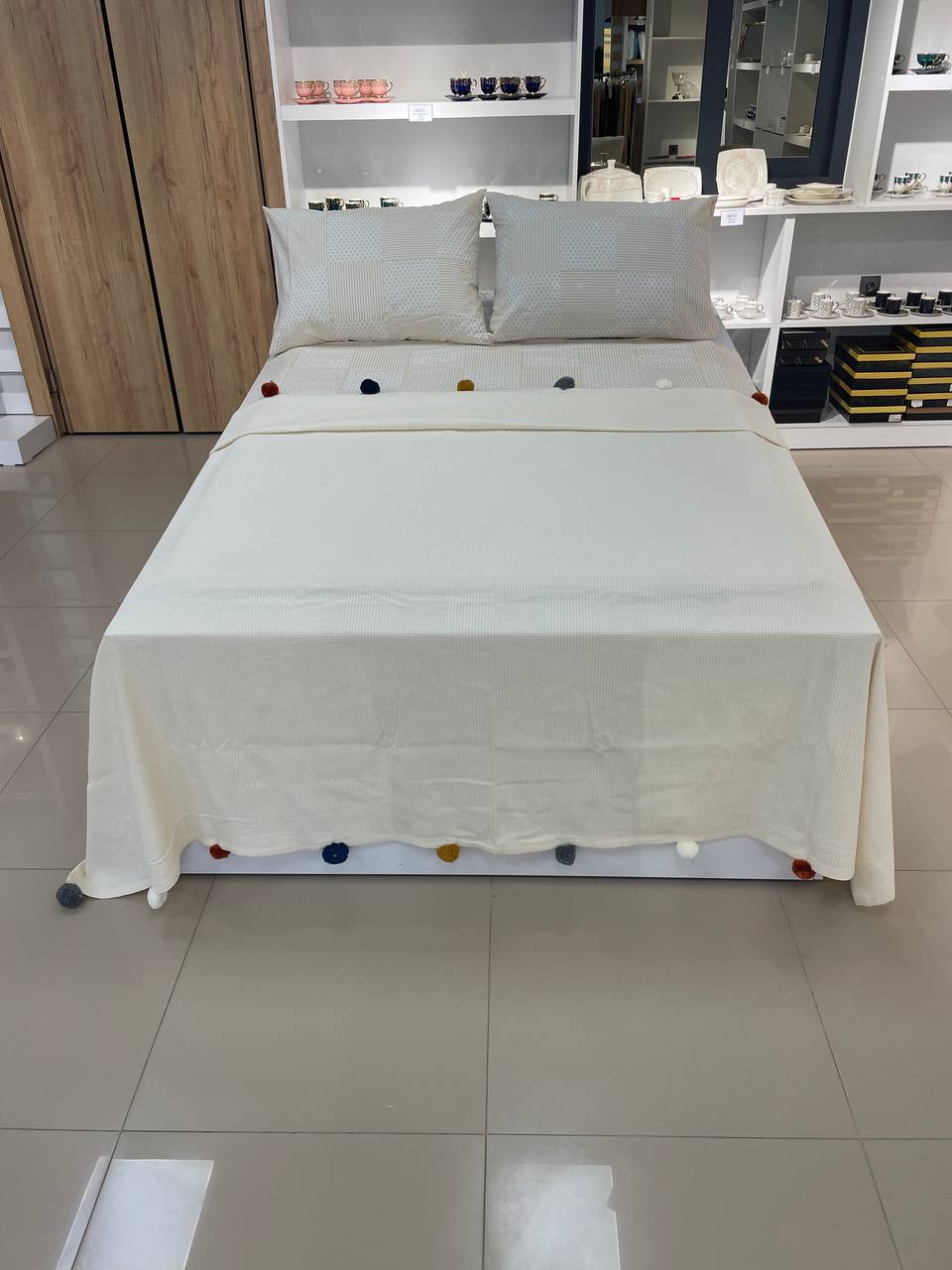 Çift Kişilik Çeyizlik Kutulu Ponponlu Pike Takımı - krem