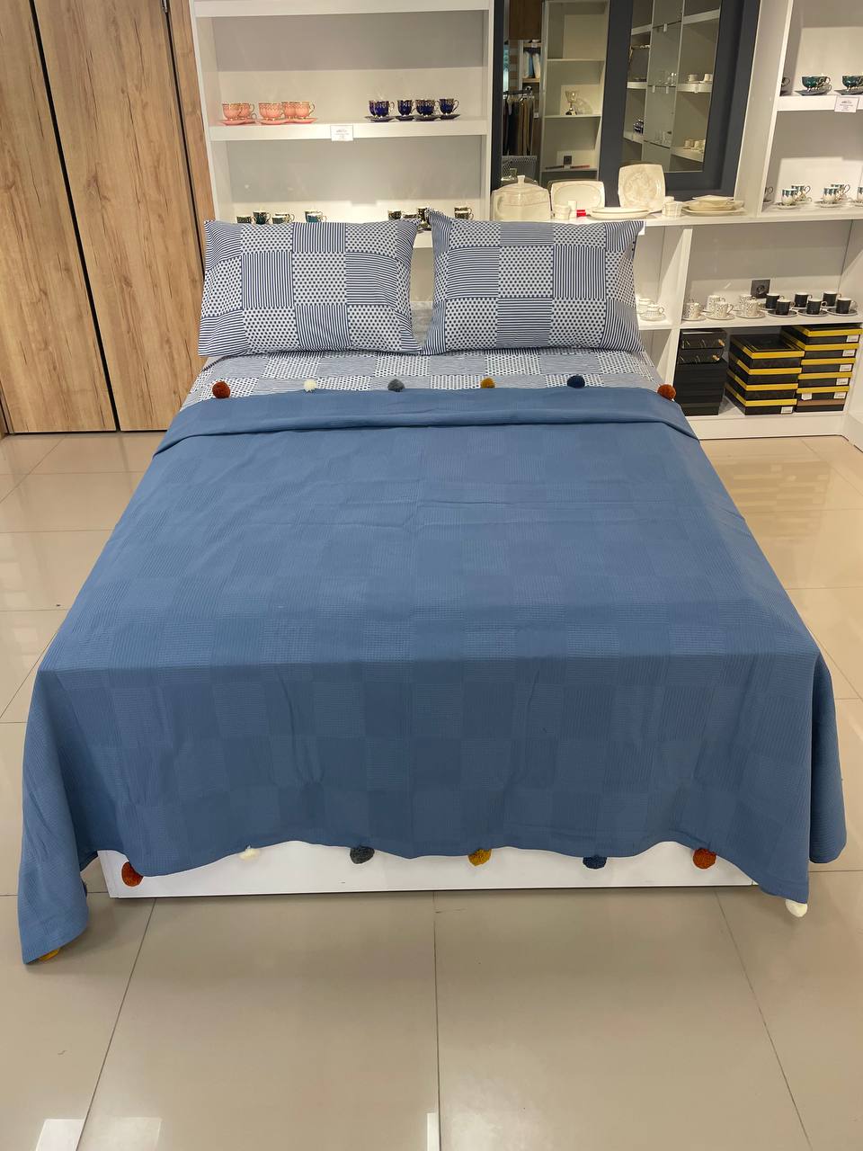 Çift Kişilik Çeyizlik Kutulu Ponponlu Pike Takımı - i̇ndi̇go