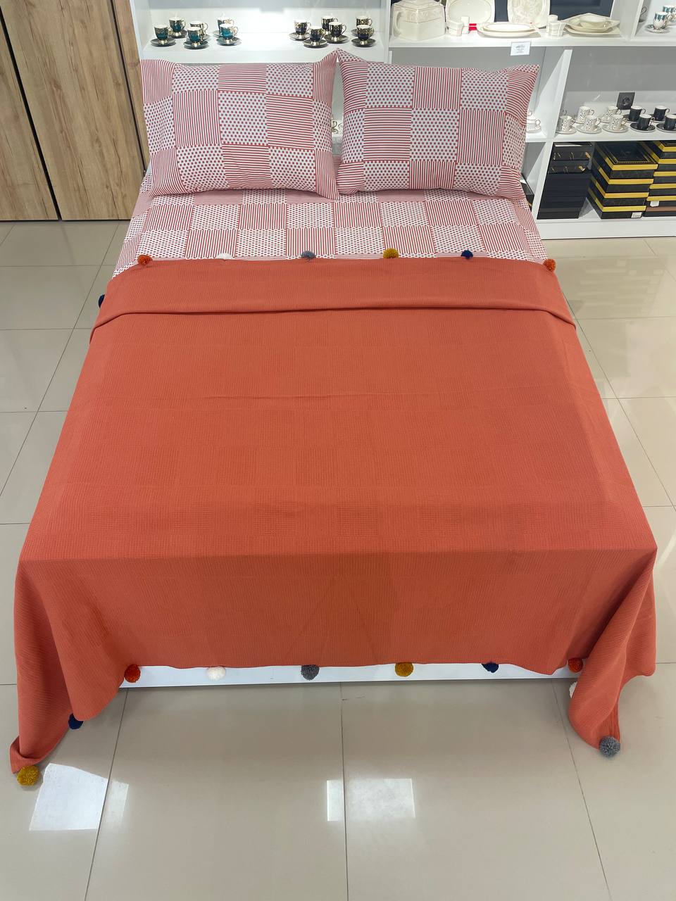 Çift Kişilik Çeyizlik Kutulu Ponponlu Pike Takımı - ki̇remi̇t