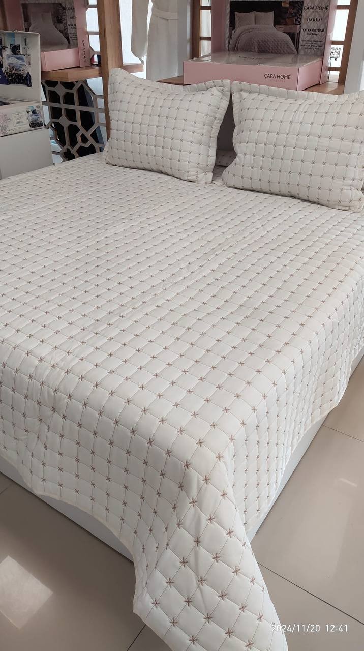 Micro Nakışlı Battal Boy Çift Kişilik Yatak Örtüsü Takımı - KREM