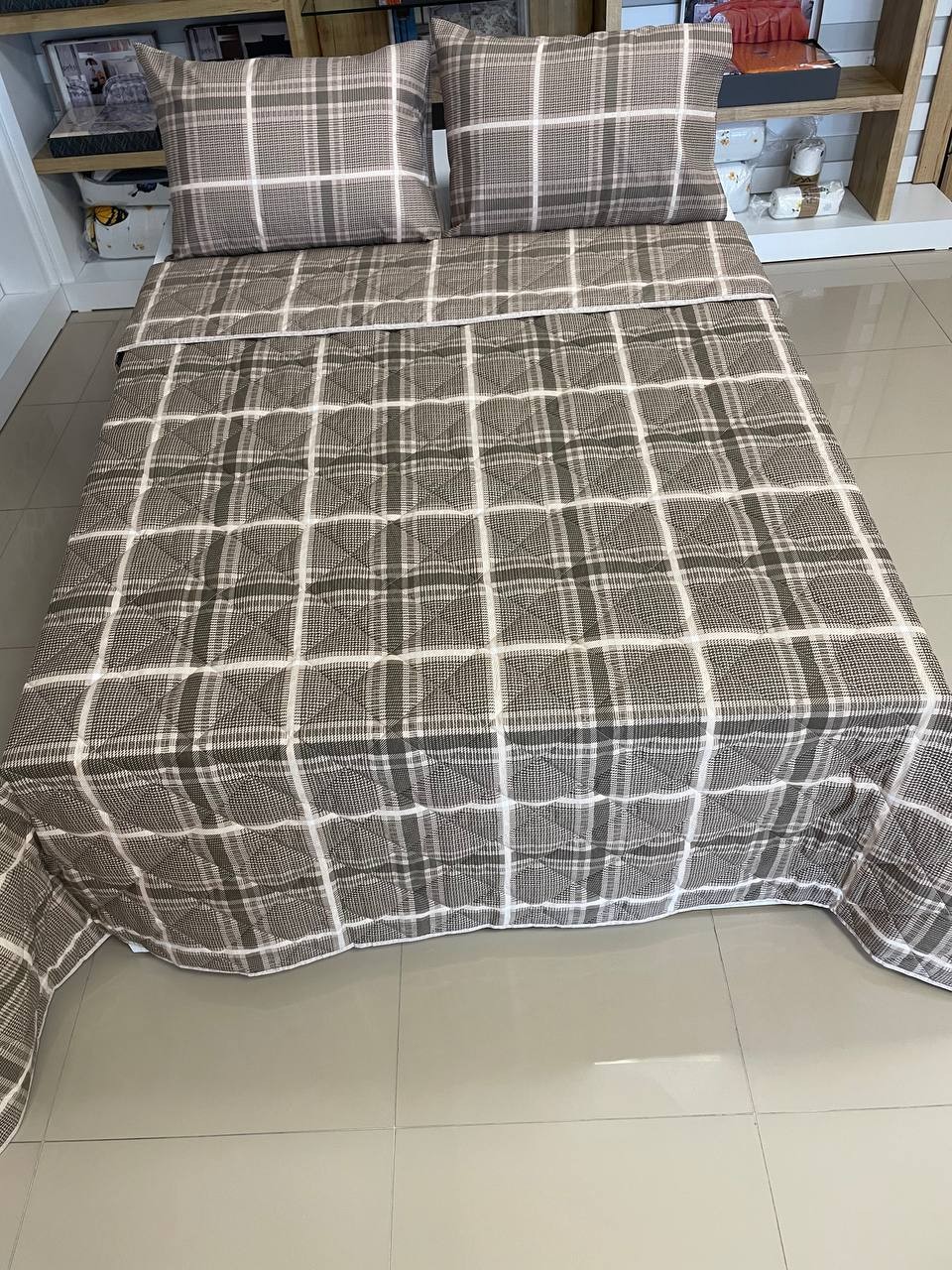 Modern Tarz Çift Kişilik Battal Boy Yatak Örtüsü Seti – 230x250 cm | 2 Adet Yastık Kılıfı (50x70 cm) - SAFİR BEJ