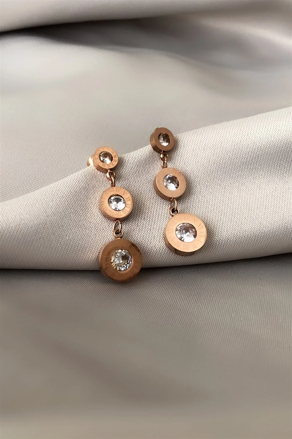 Roma Rakamlı Çelik Küpe