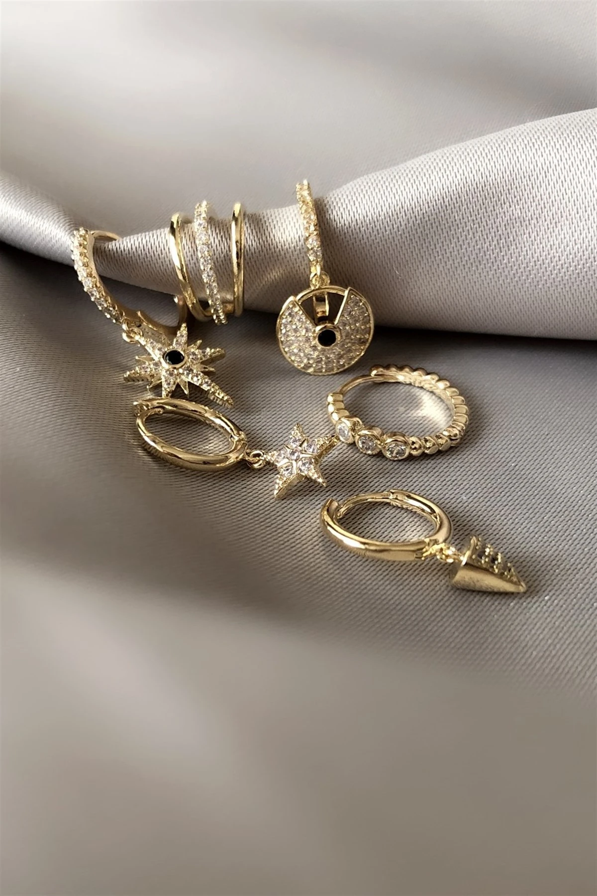 Zirkon Taşlı Özel Seri Küpe Seti