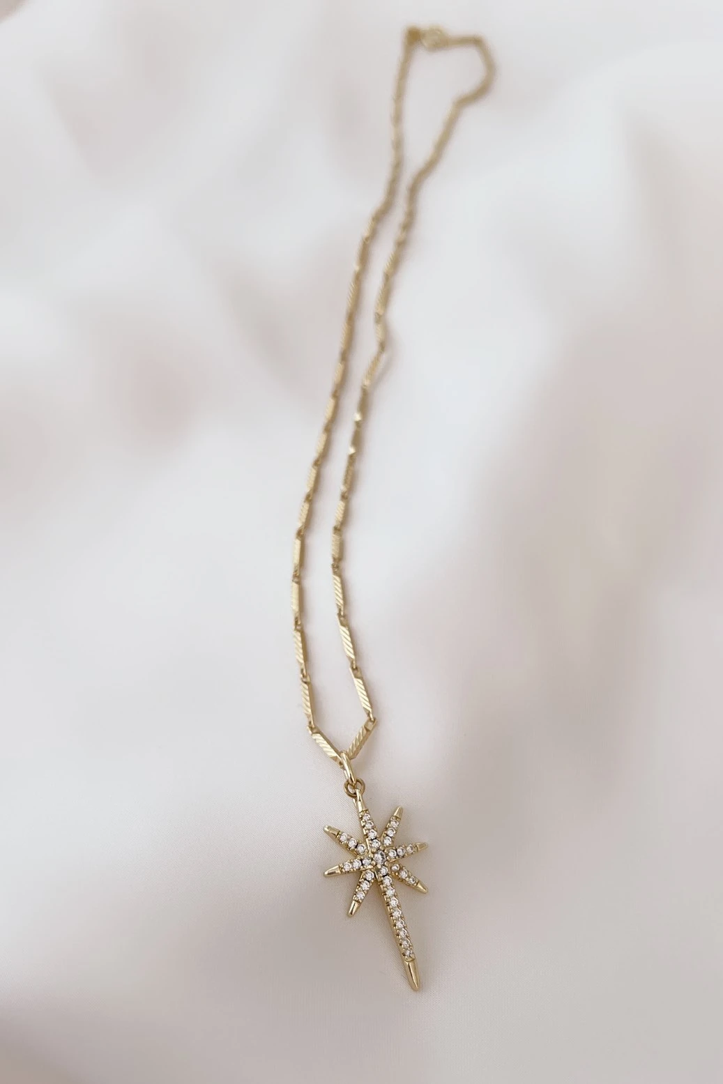 Celestial Glow Özel Seri Kolye