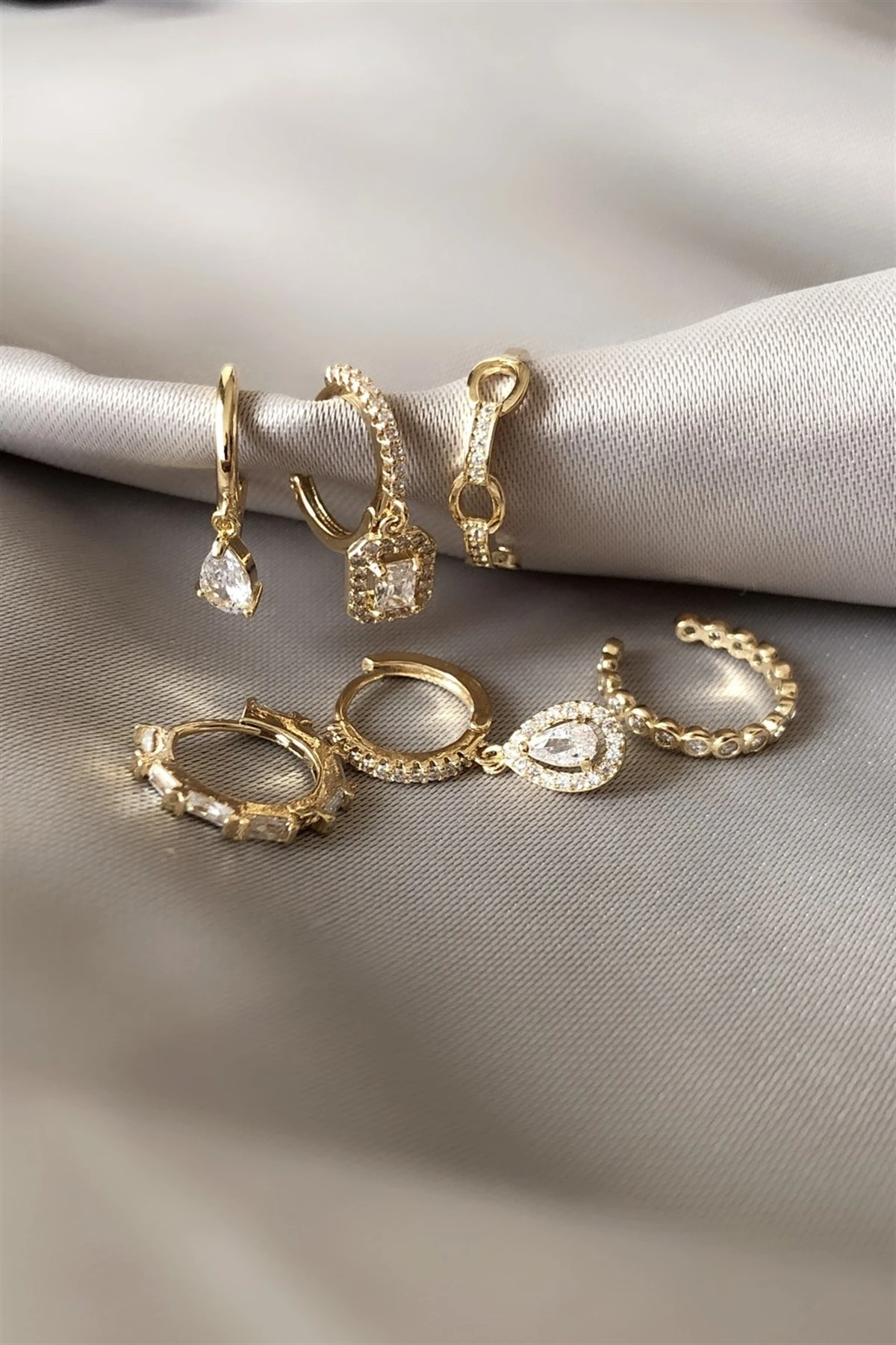 Zirkon Taşlı Özel Seri Küpe Seti