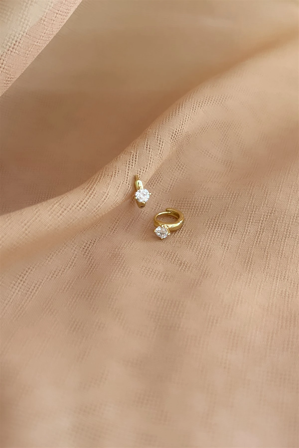 Dot Özel Seri Küpe