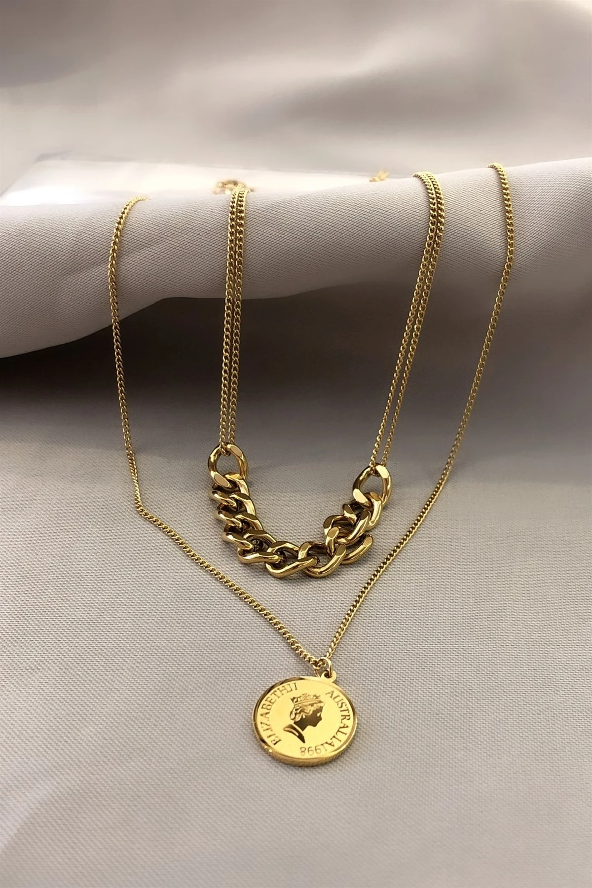 Madalyon Çelik Kolye