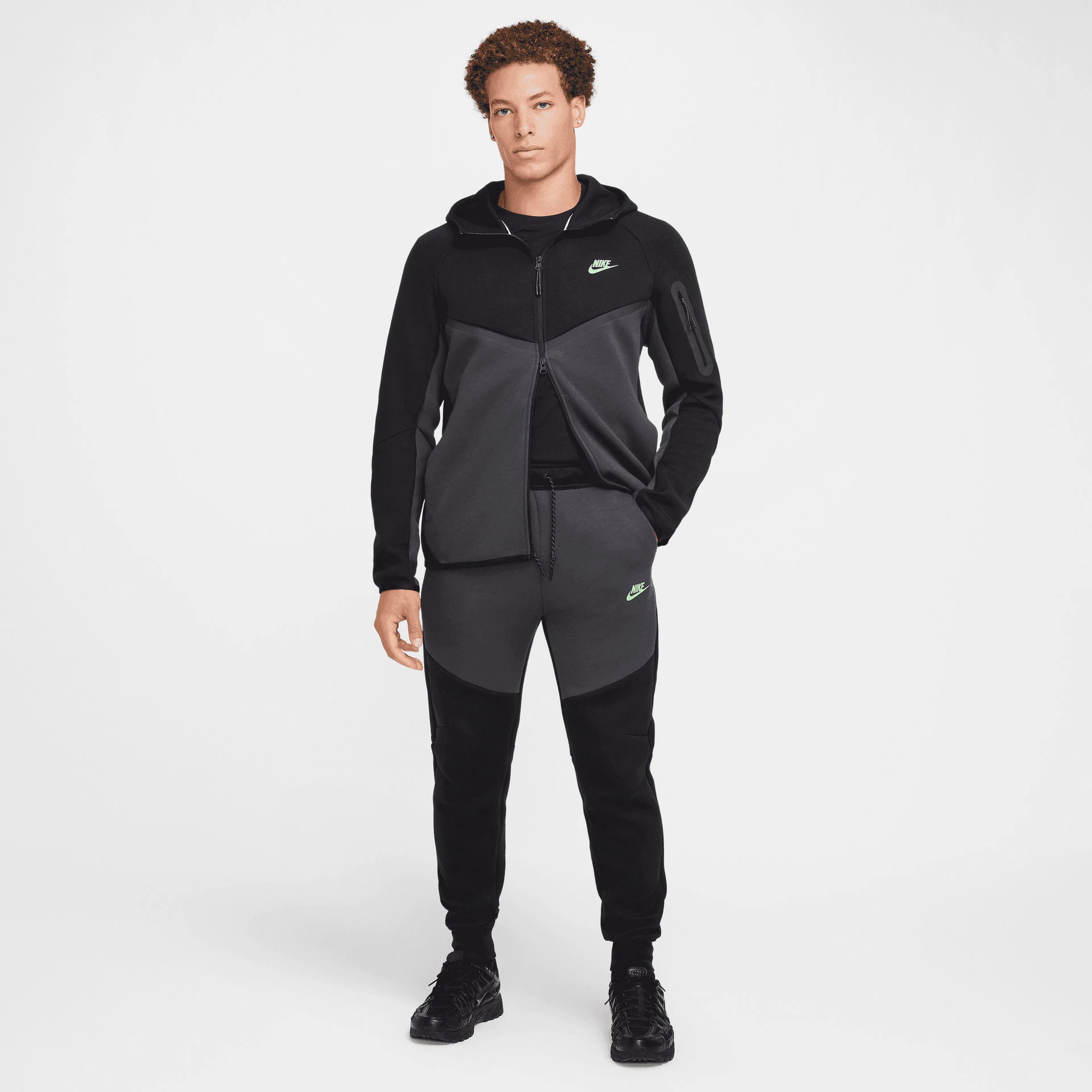 Tech Fleece Eşofman Altı - Black/Anthracite/Green Strike