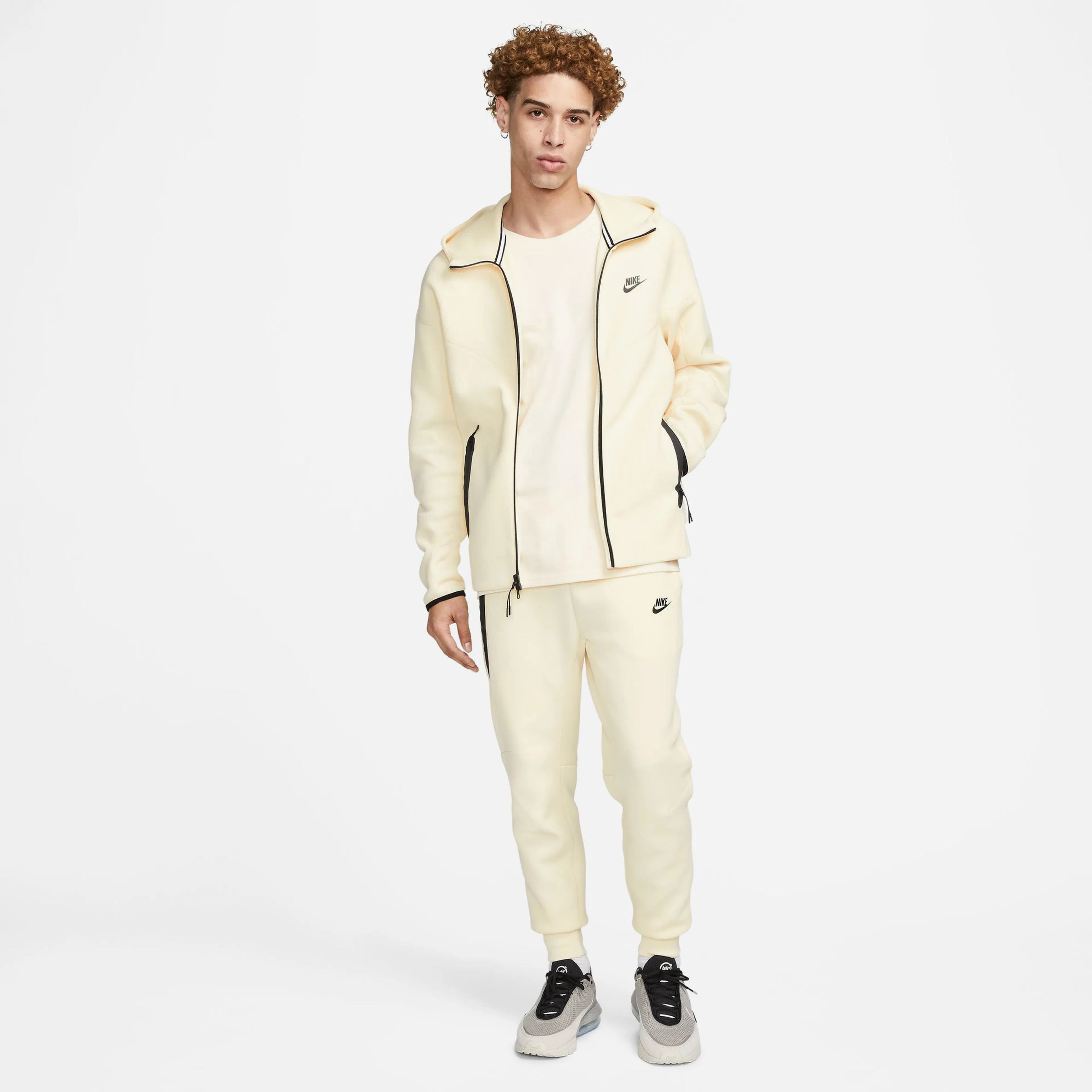 Tech Fleece Joggers - Coconut Milk/Siyah