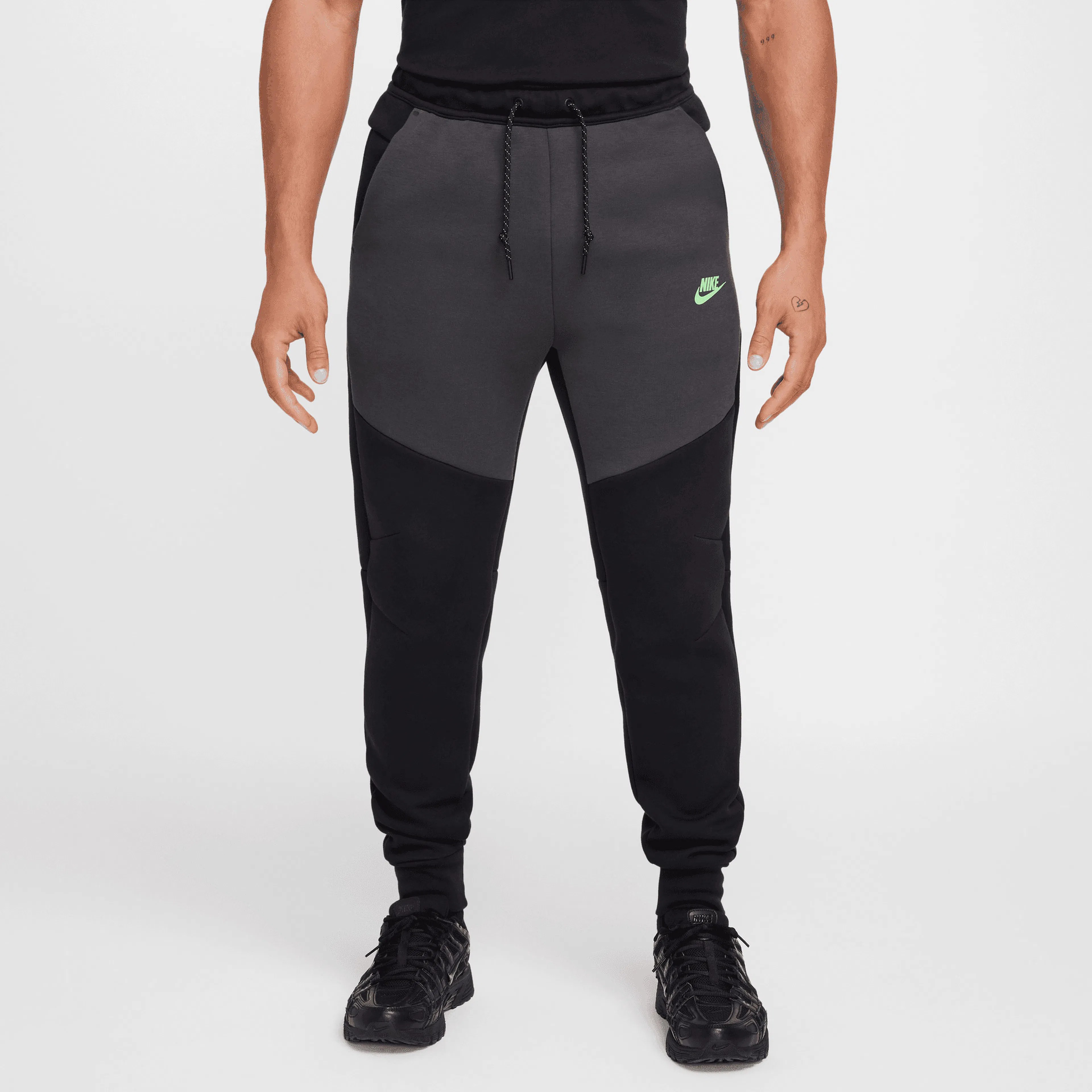Tech Fleece Eşofman Altı - Black/Anthracite/Green Strike
