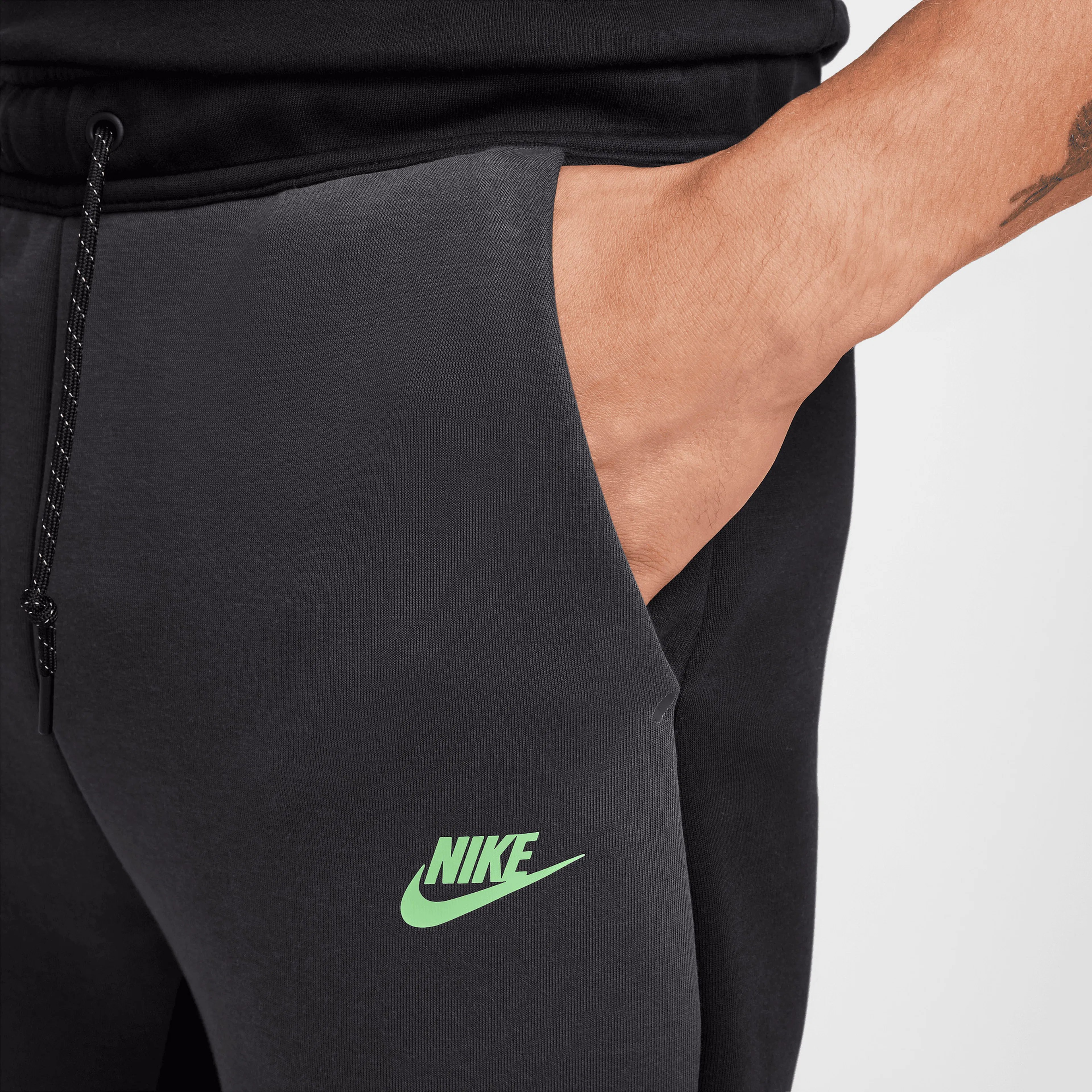 Tech Fleece Eşofman Altı - Black/Anthracite/Green Strike