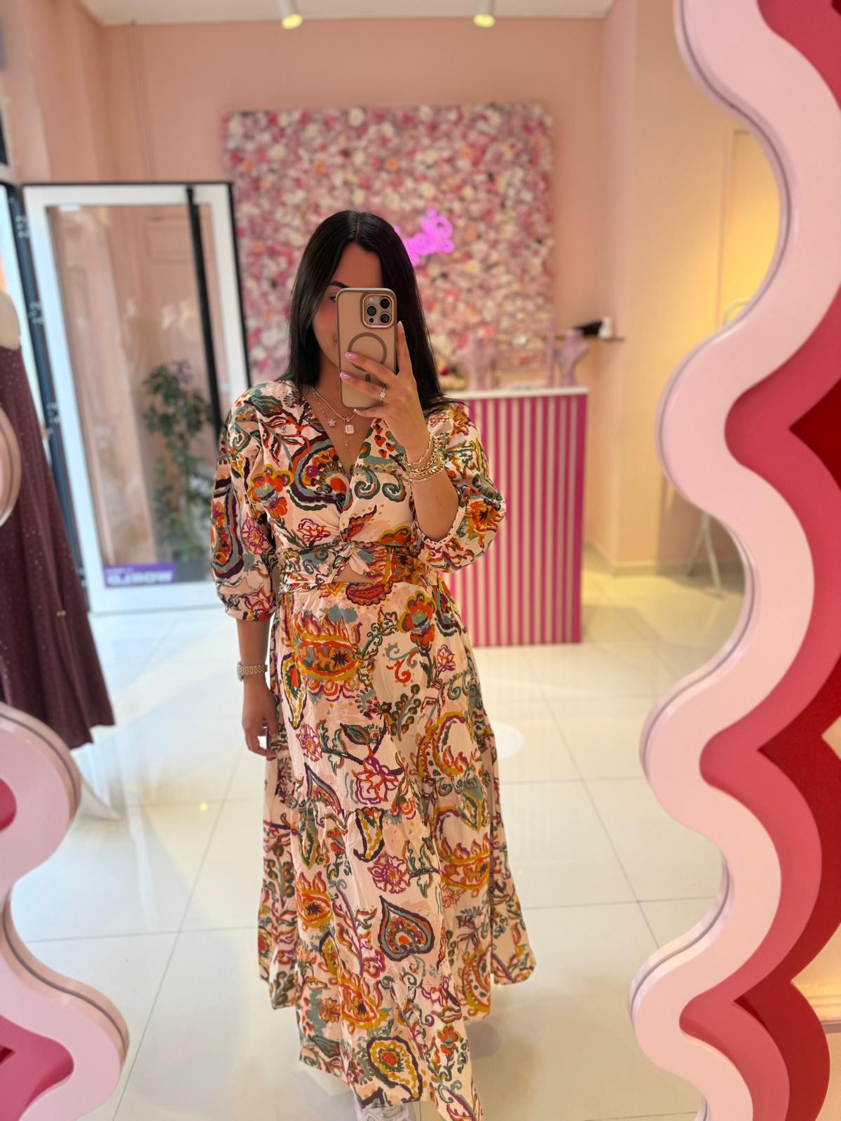 🌸 Desenli Elbise Şıklığına Hazır mısın?
