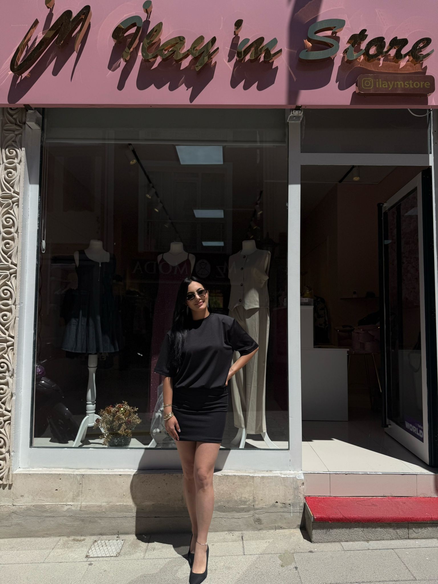 🖤 Minimal Şıklık, Maksimum Etki! Siyah Elbise 
