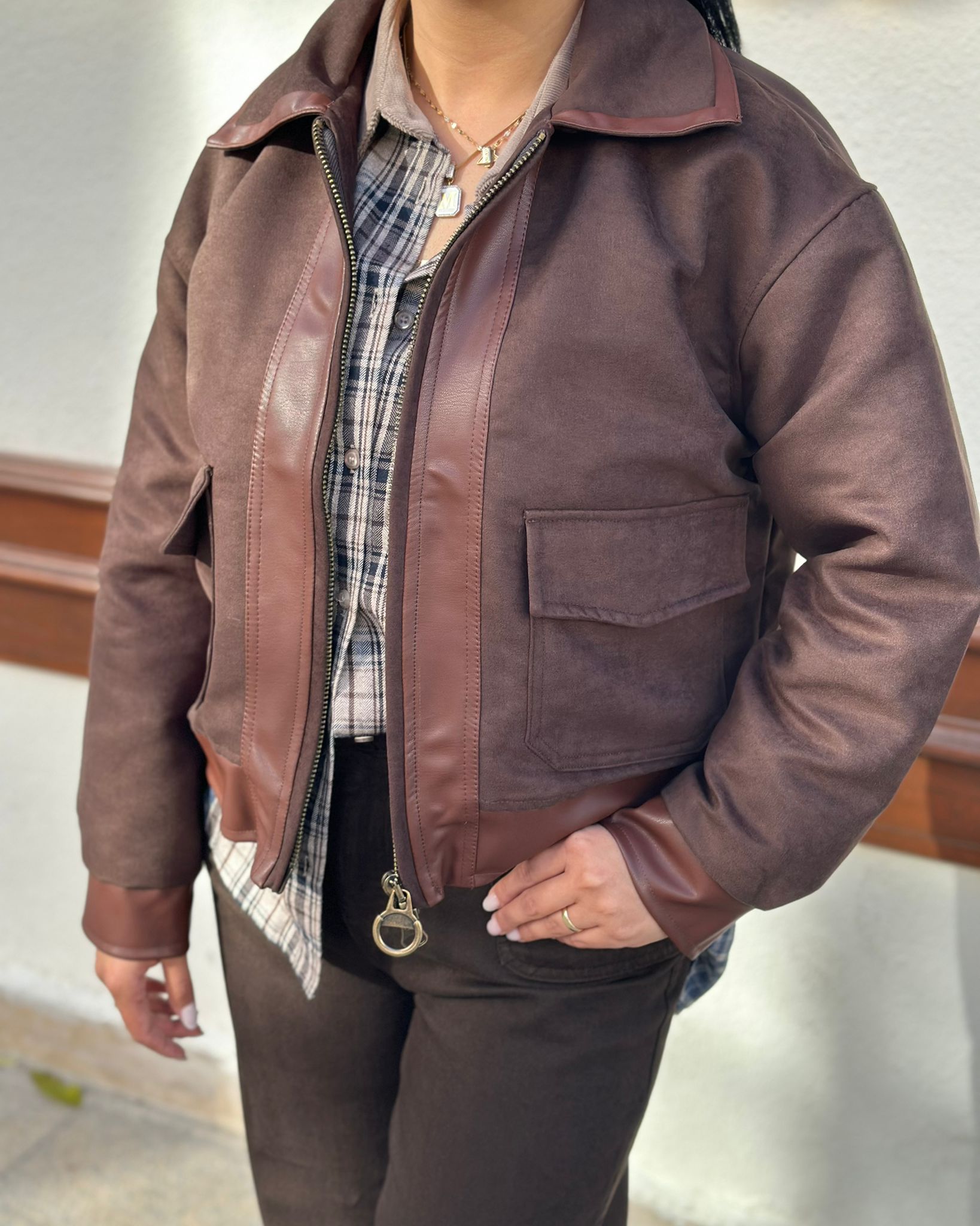 Kısa Deri Görünümlü Mont