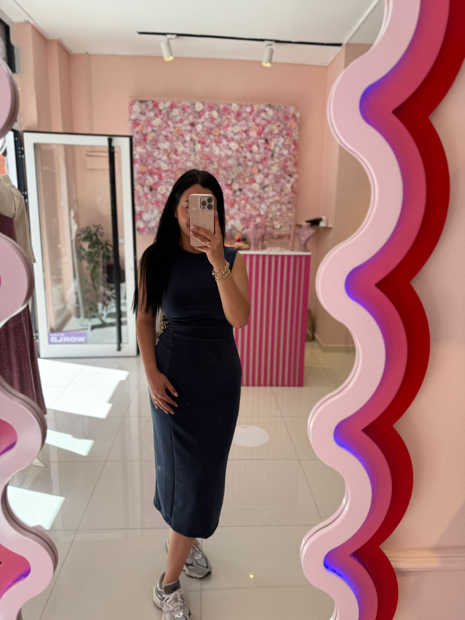🔵 LACİVERT ELBİSE– ZARİF VE ASİL DURUŞ