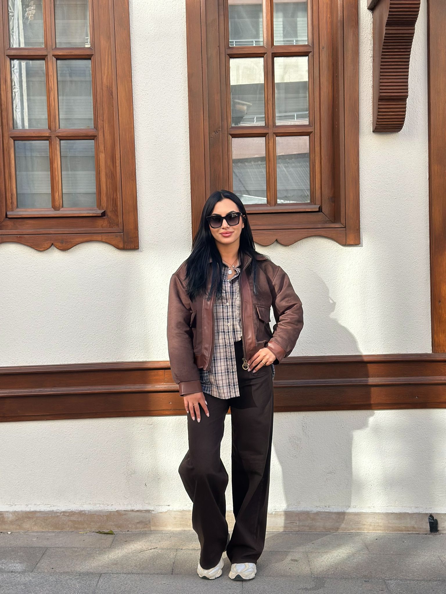 Kısa Deri Görünümlü Mont