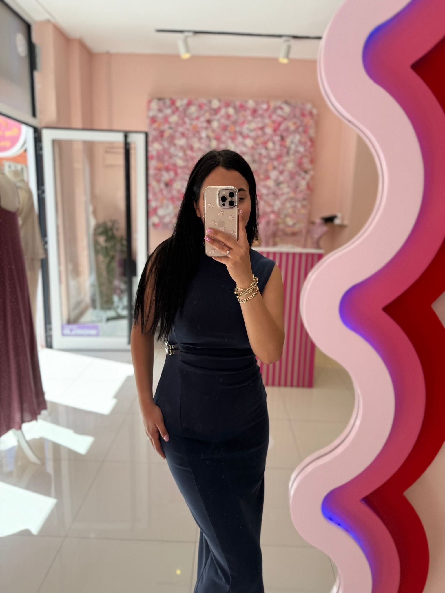 🔵 LACİVERT ELBİSE– ZARİF VE ASİL DURUŞ