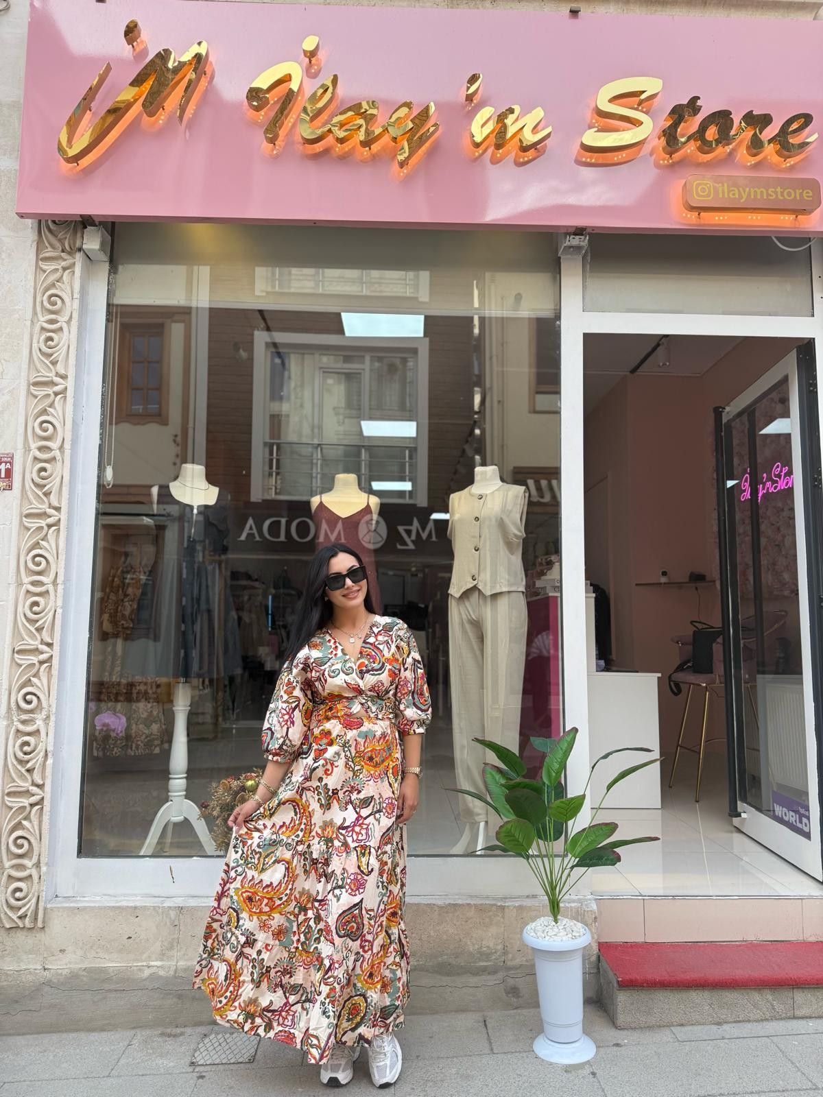 🌸 Desenli Elbise Şıklığına Hazır mısın?