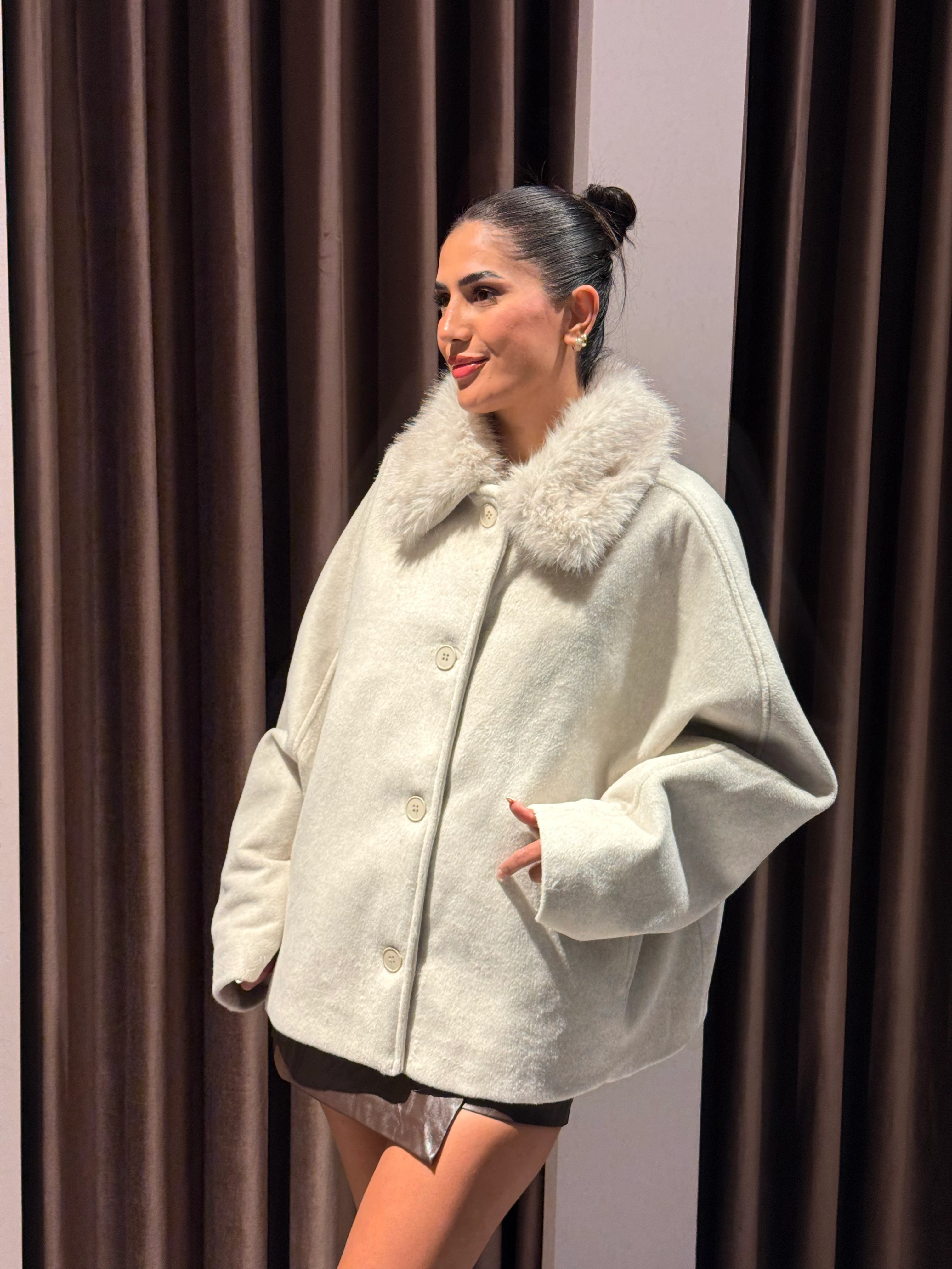 Yakası Kürk Kısa Kaba