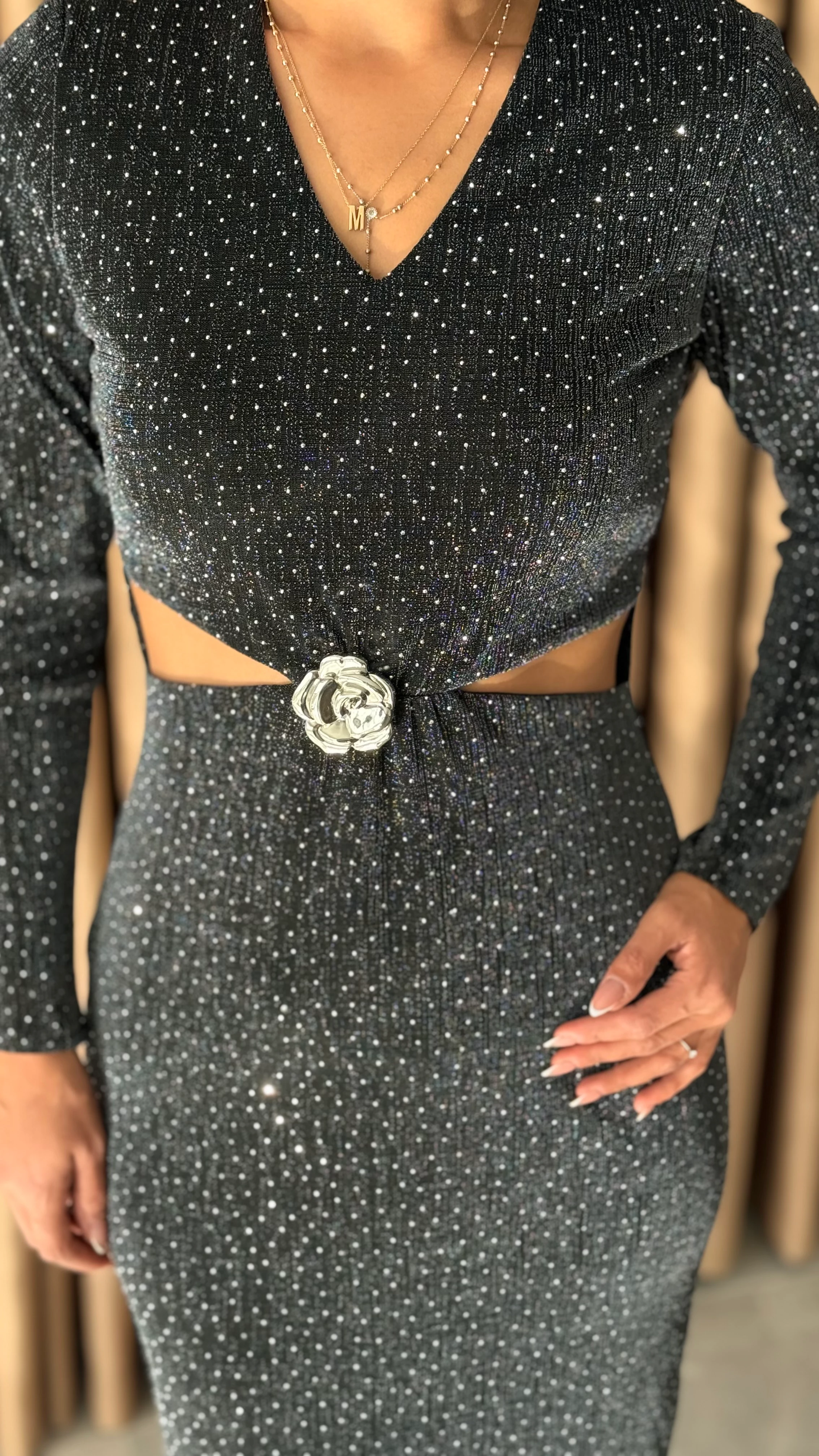 Antrasit Broş ve Bel Detaylı Taşlı Elbise