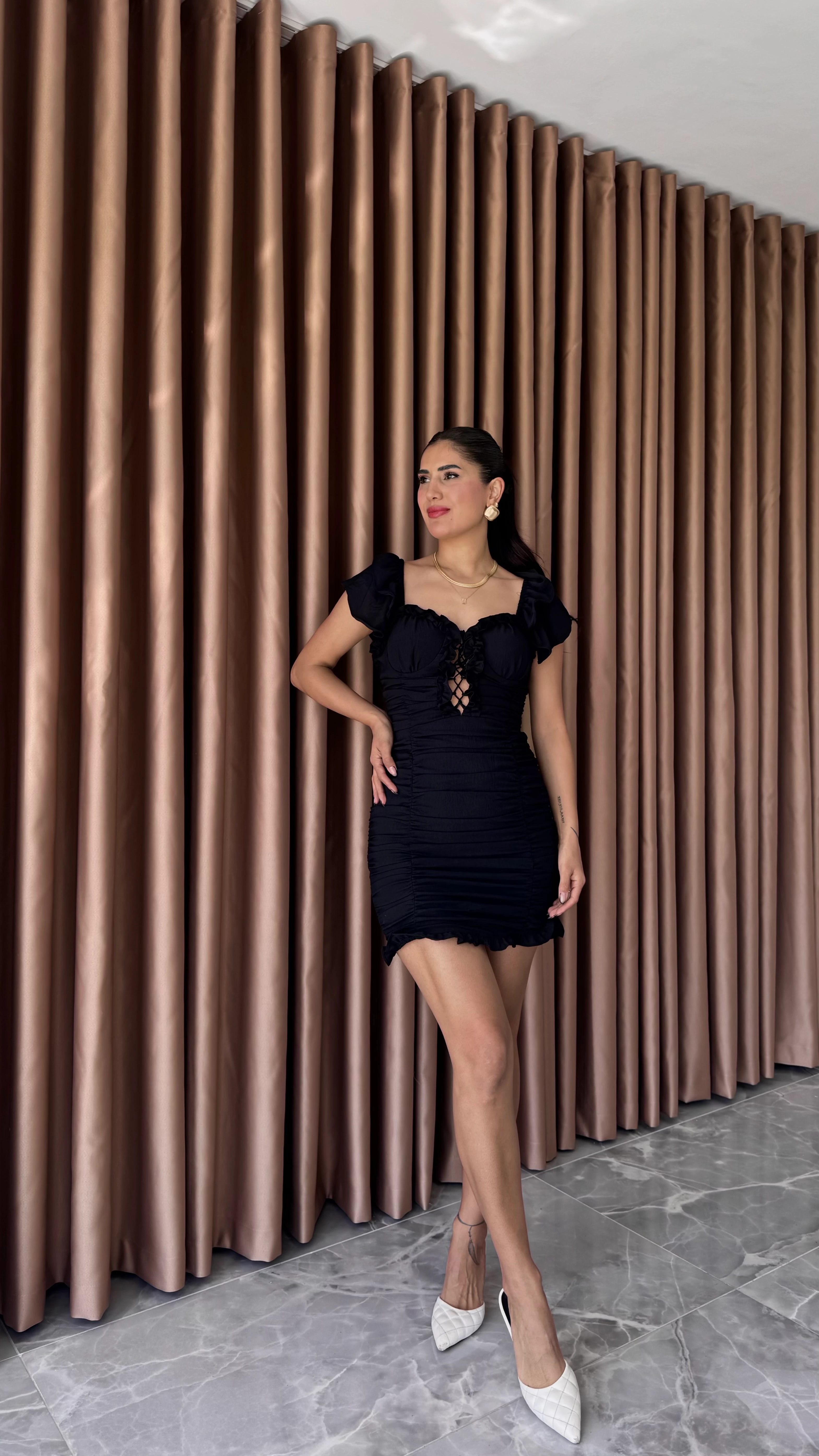 İPLİ DRAPELİ SİYAH ELBİSE