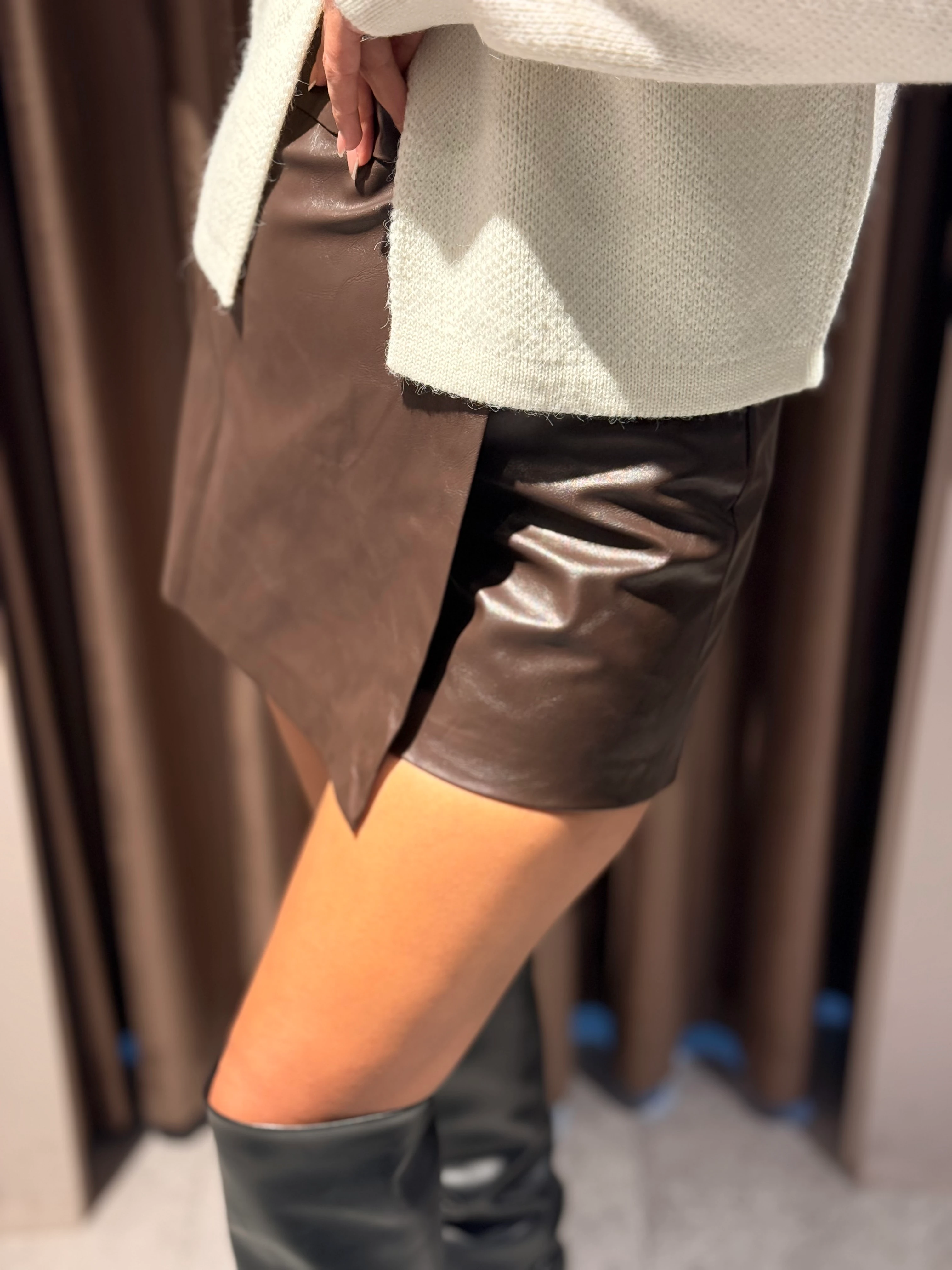 Şortlu Kahve Deri Etek