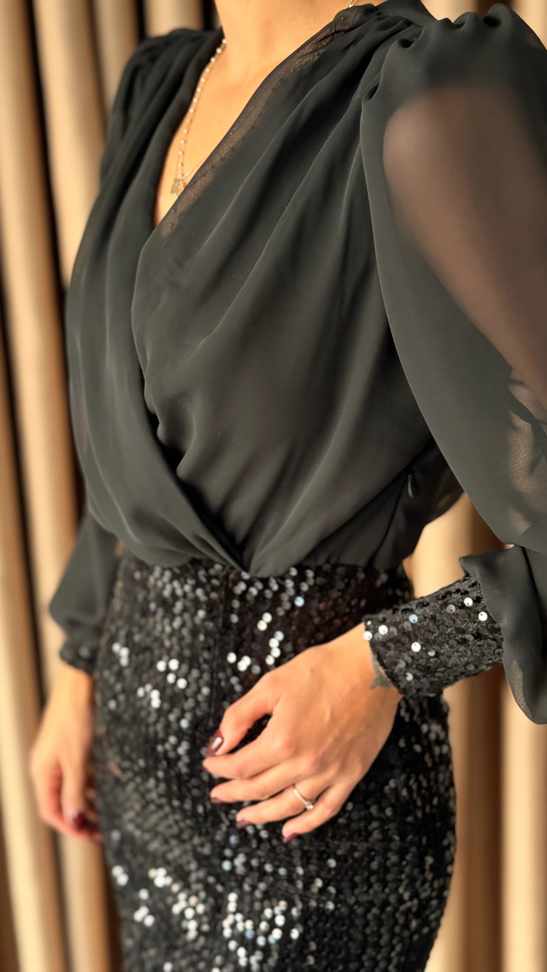 Kolları Tül Pullu Mid Elbise