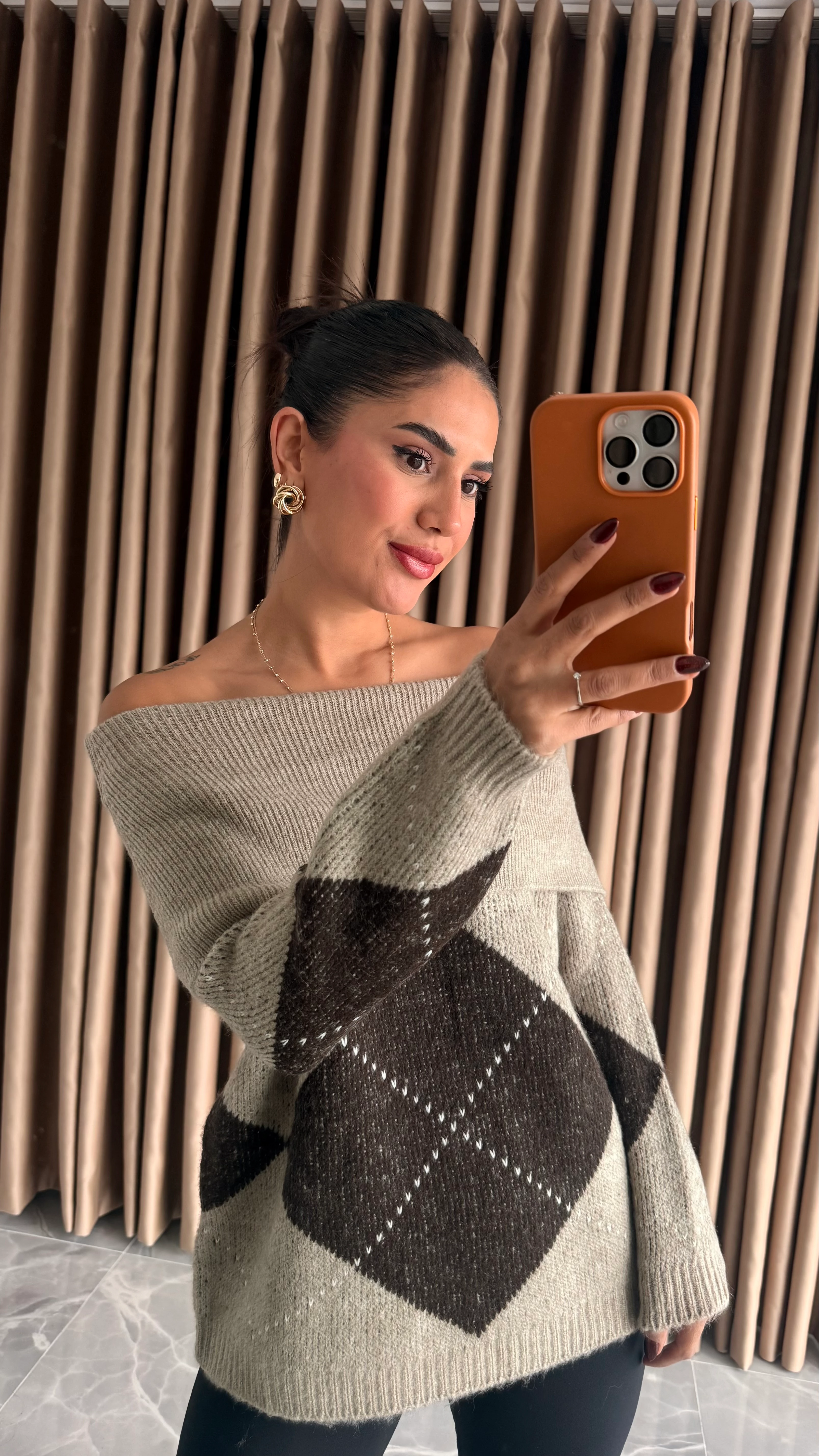 Madonna Yaka Baklava Desen Kazak