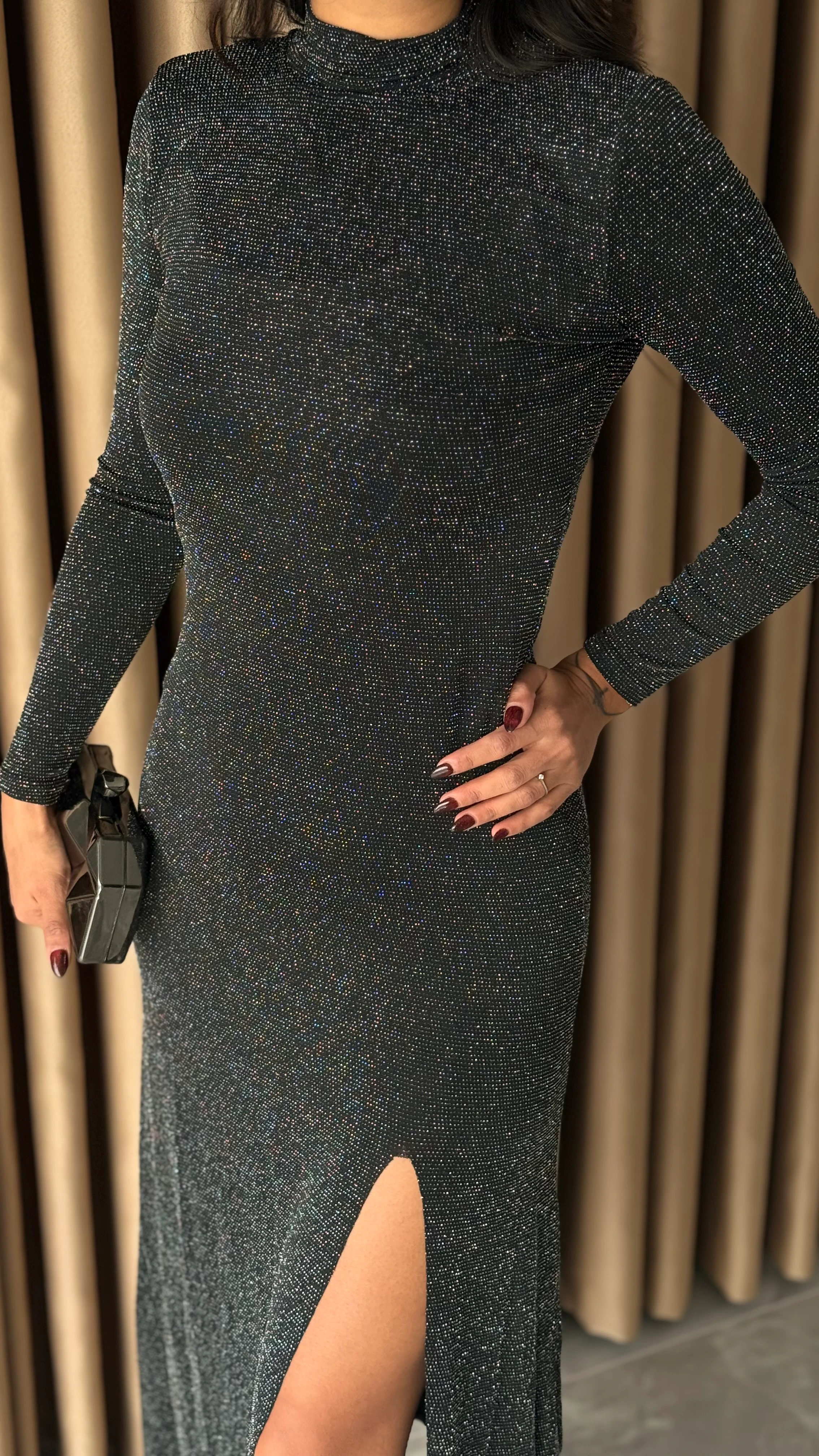 Sırt Dekolteli Yırtmaçlı Elbise