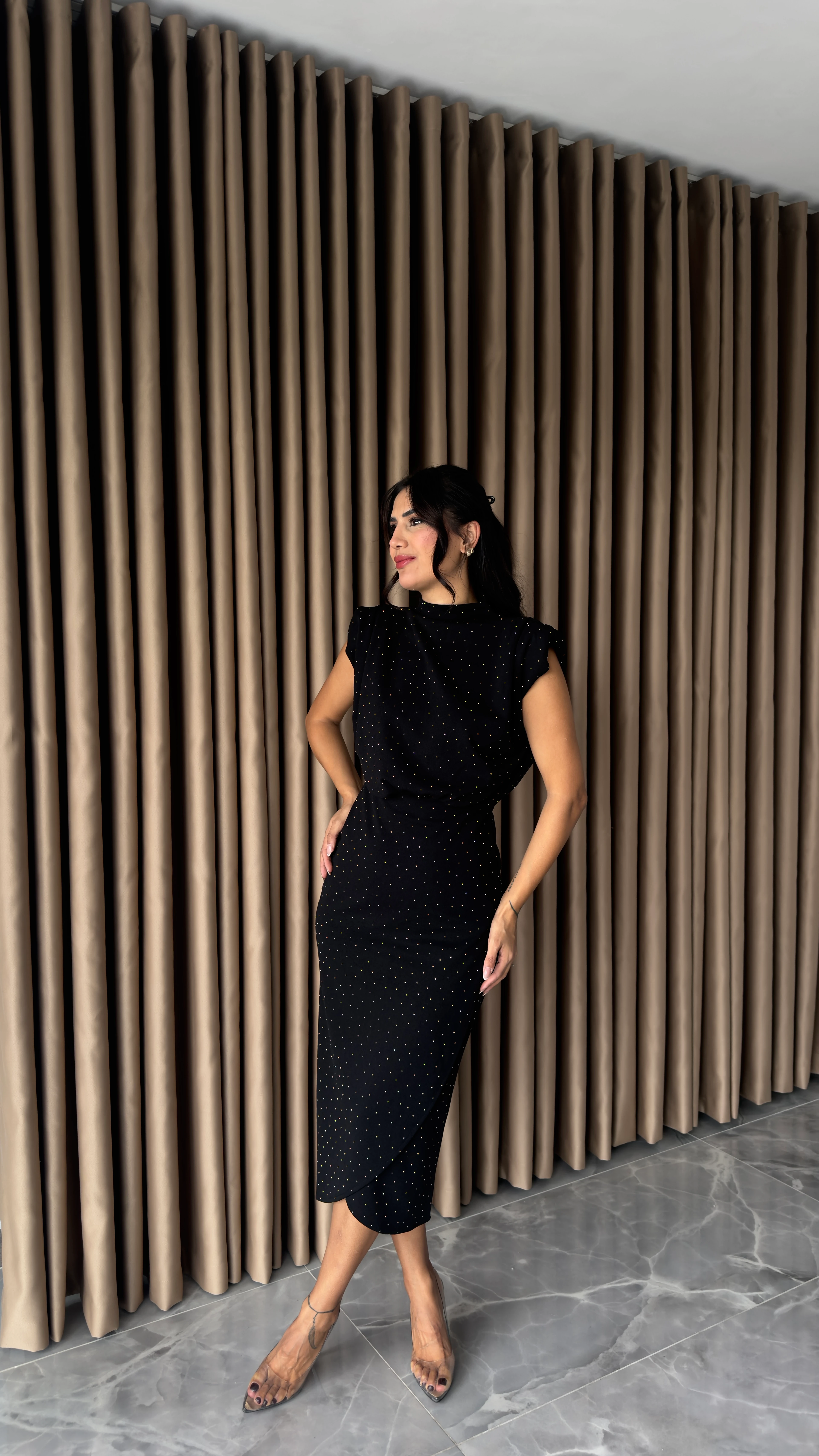 Dik Yaka Pullu Midi Elbise