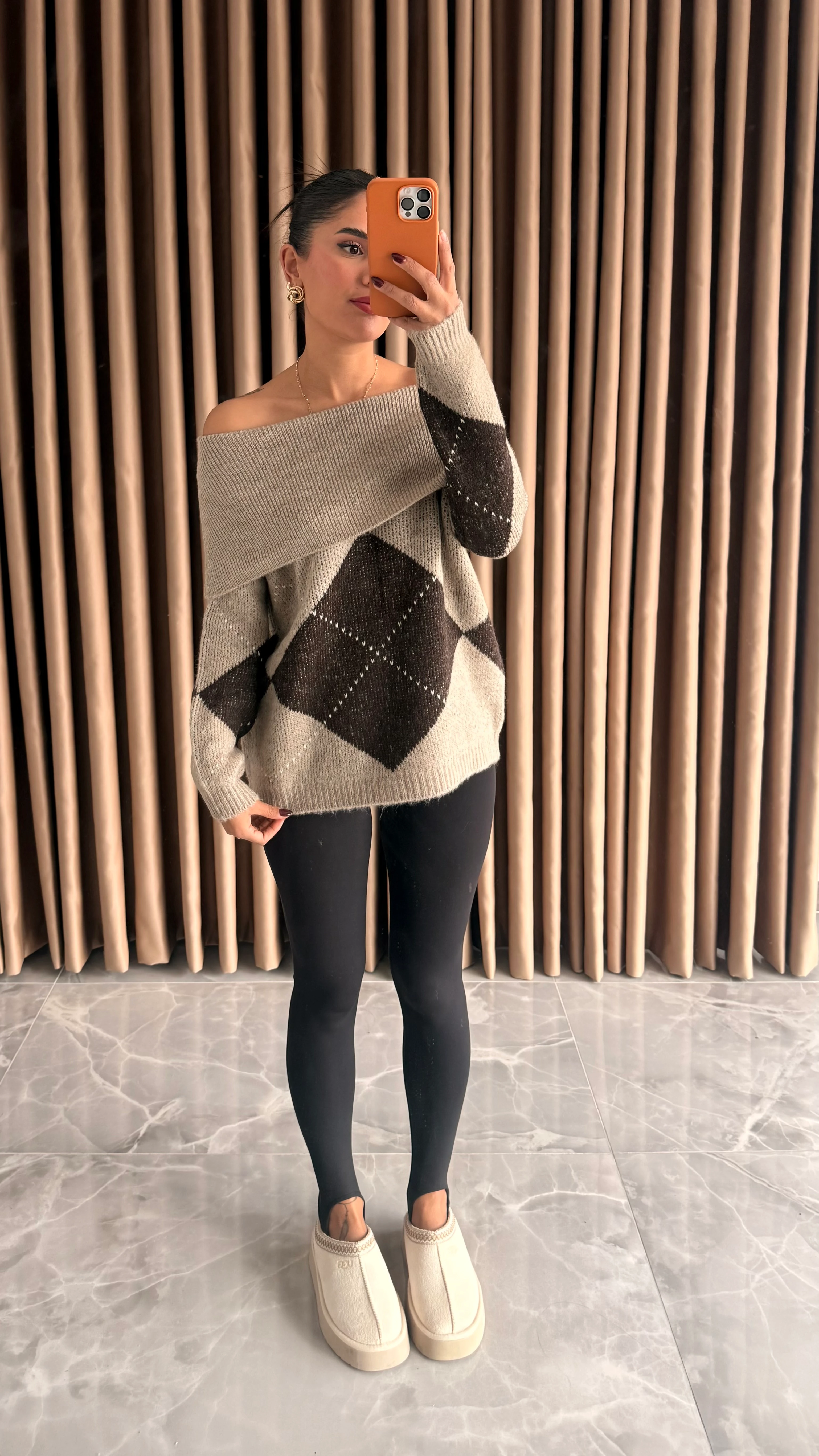 Madonna Yaka Baklava Desen Kazak