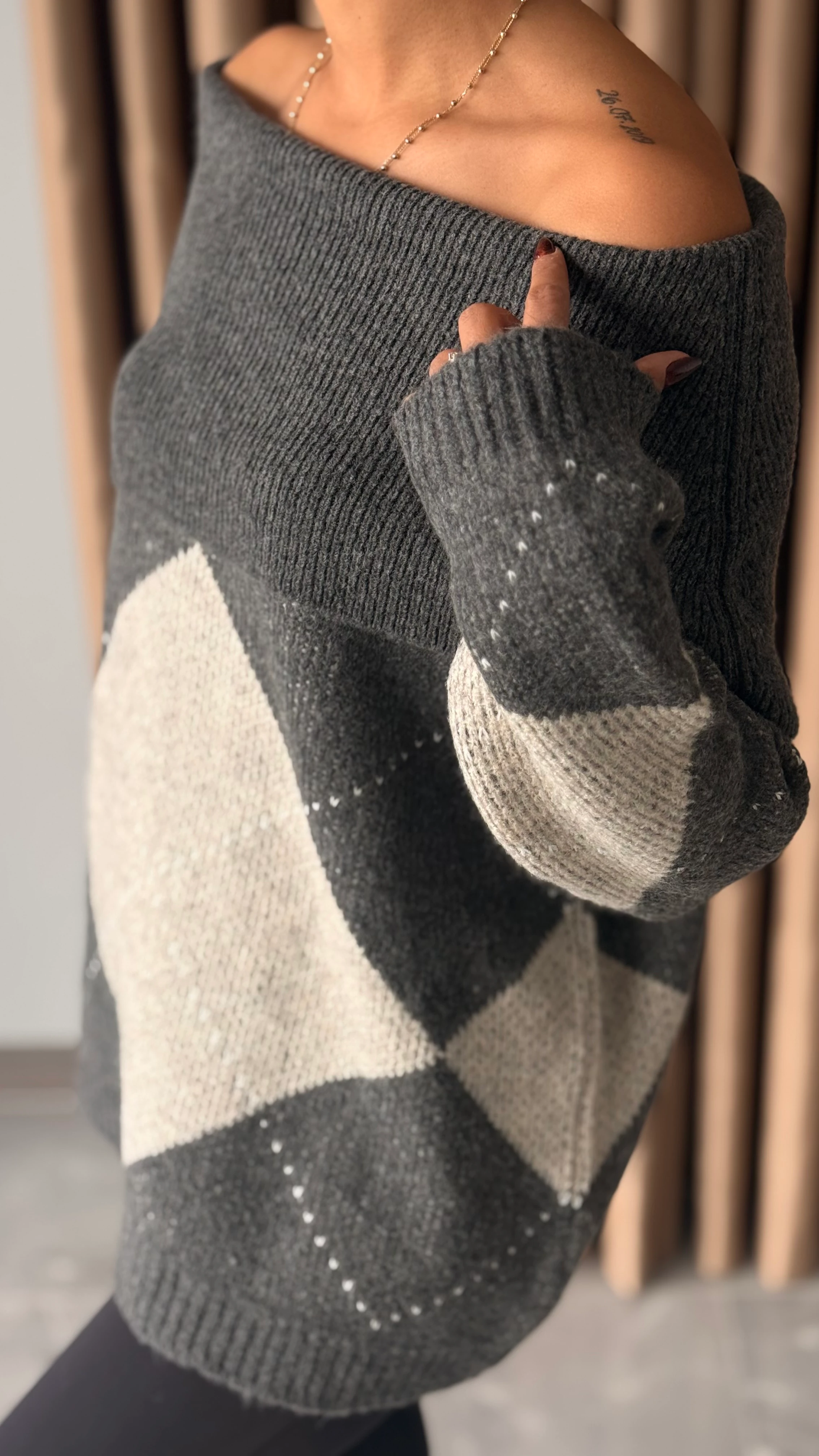 Madonna Yaka Baklava Desen Kazak